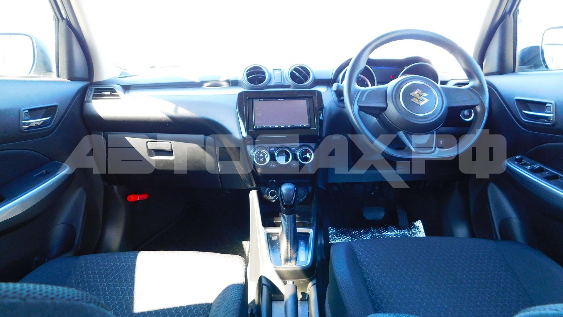 Suzuki Swift 2022, Хэтчбек — фото 24