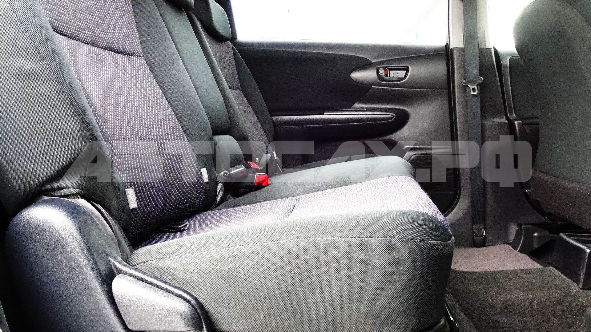 Toyota Wish 2017, Минивэн — фото 22