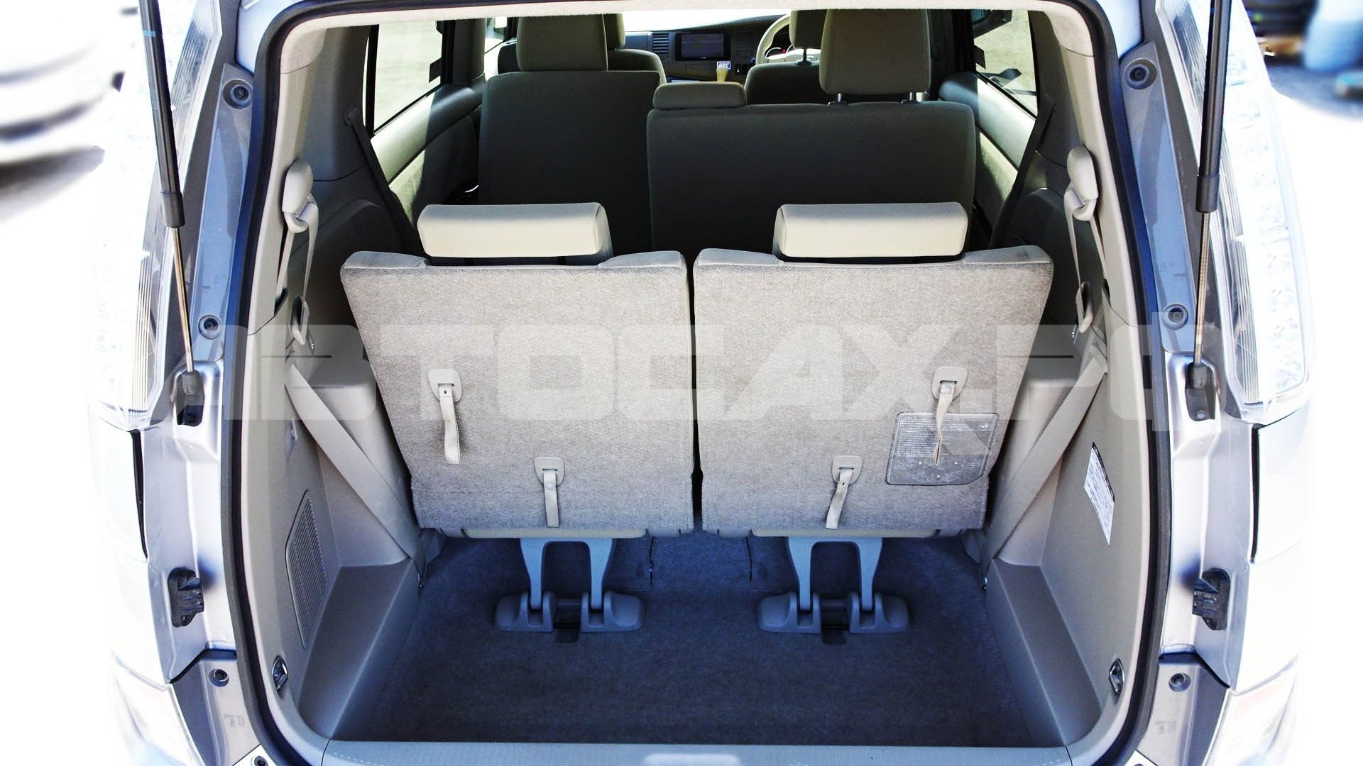 Toyota Isis 2017, Минивэн — фото 20