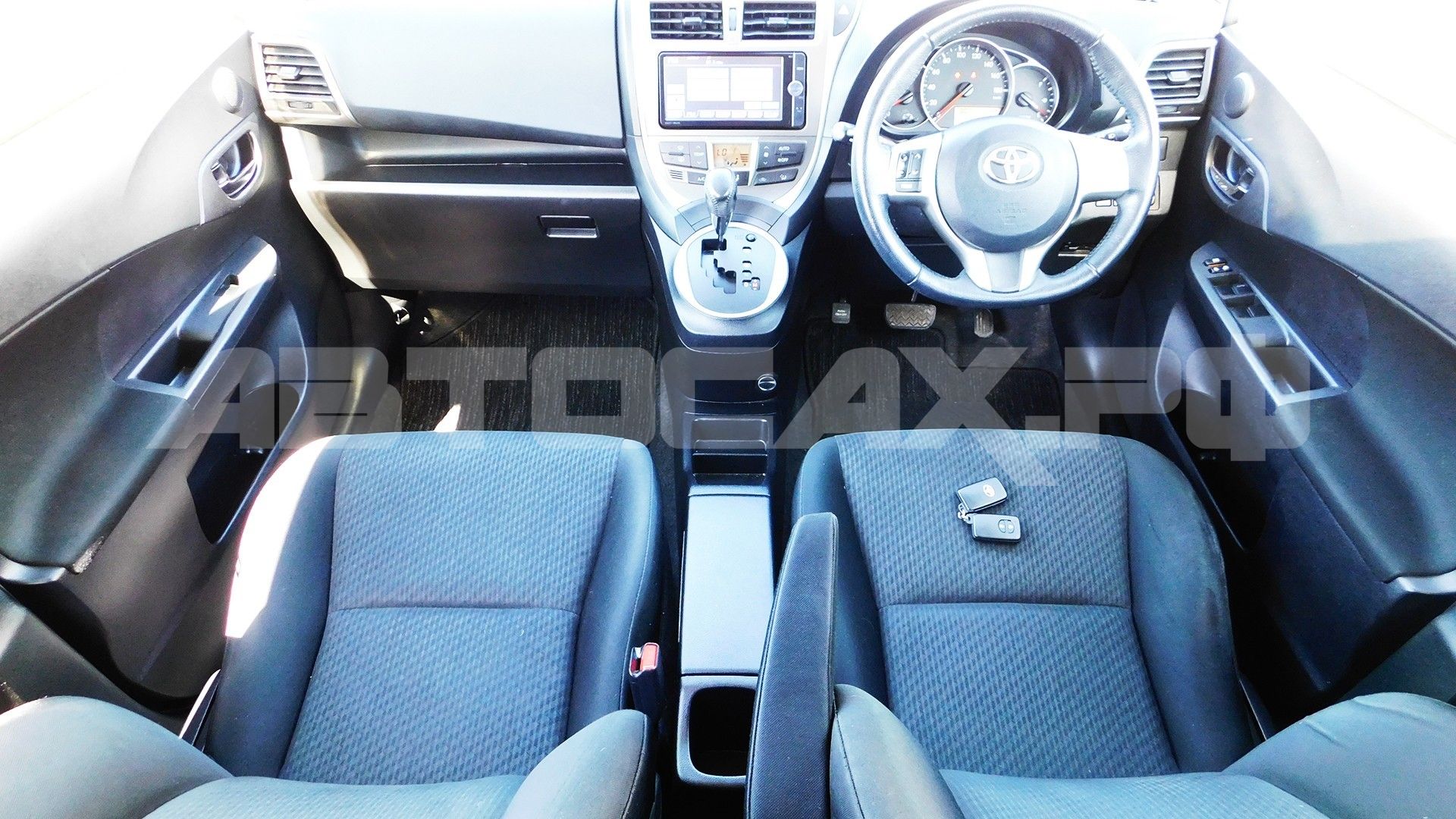 Toyota Ractis 2015, Хэтчбек — фото 8