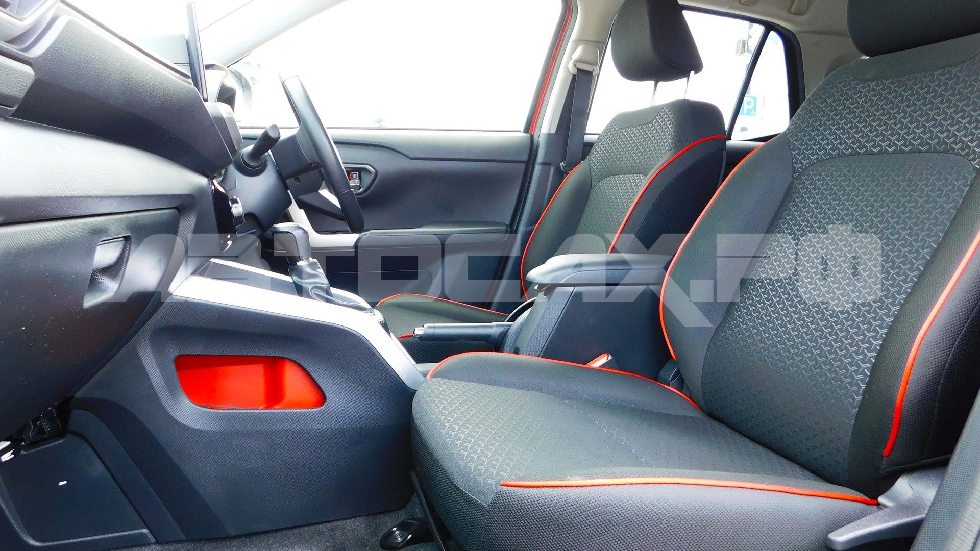 Toyota Raize 2023, Кроссовер — фото 18