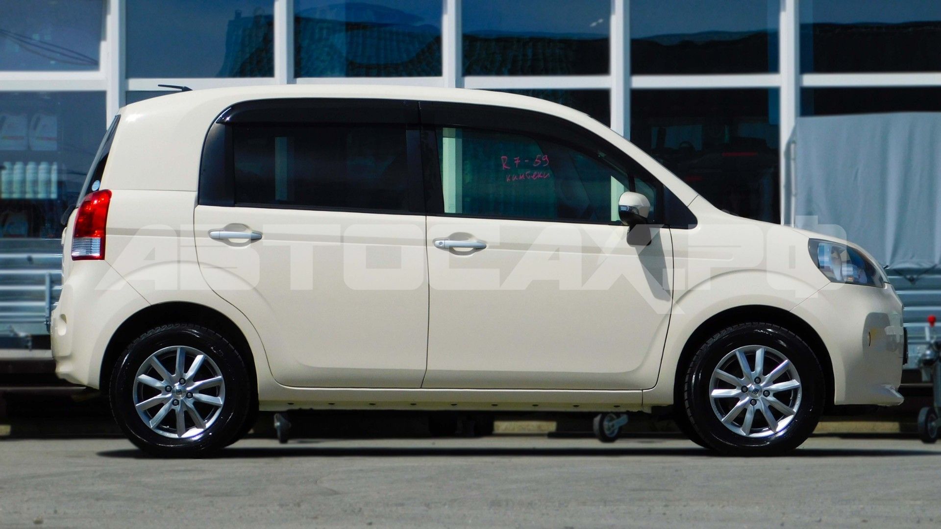 Toyota Porte 2016, Хэтчбек — фото 6