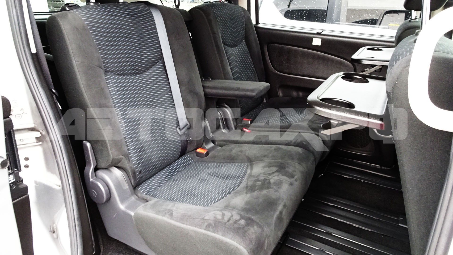 Nissan Serena 2016, Минивэн — фото 10