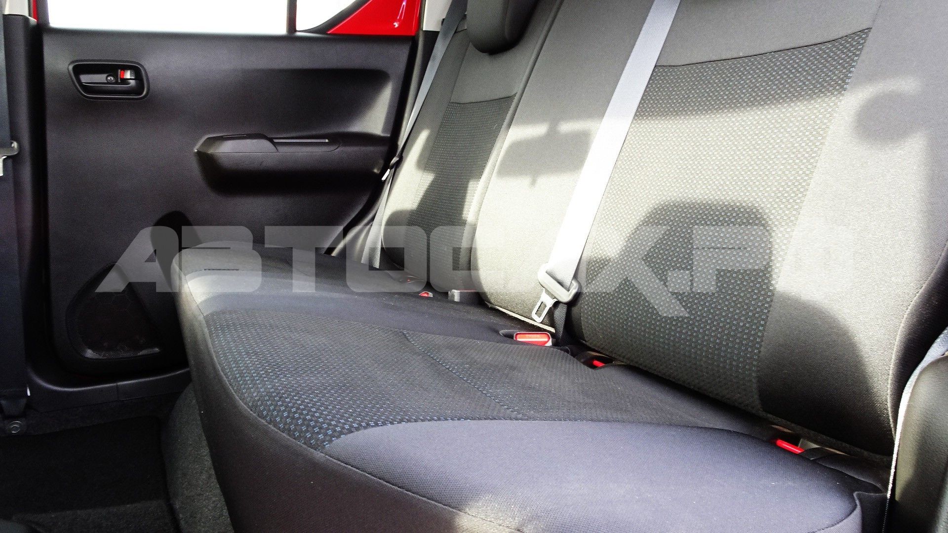 Suzuki Ignis 2019, Кроссовер — фото 11