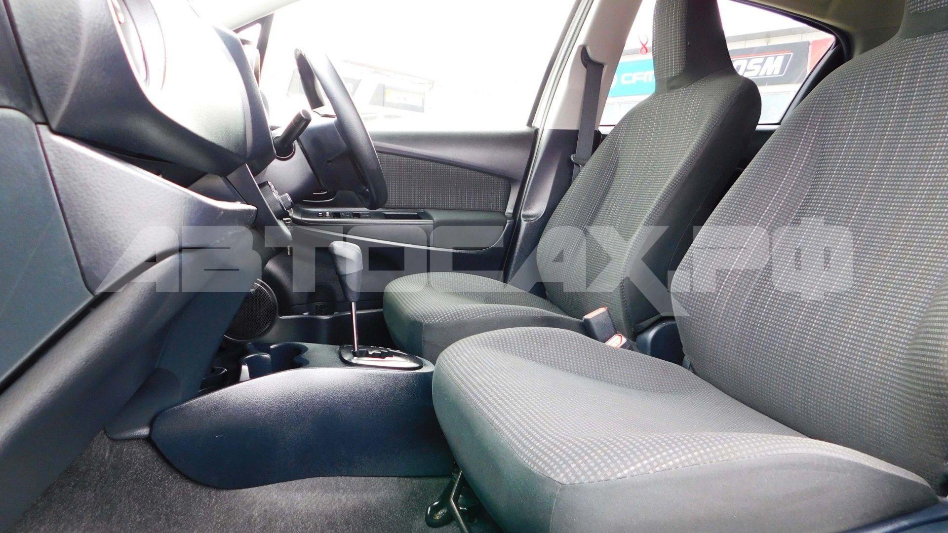 Toyota Vitz 2019, Хэтчбек — фото 15