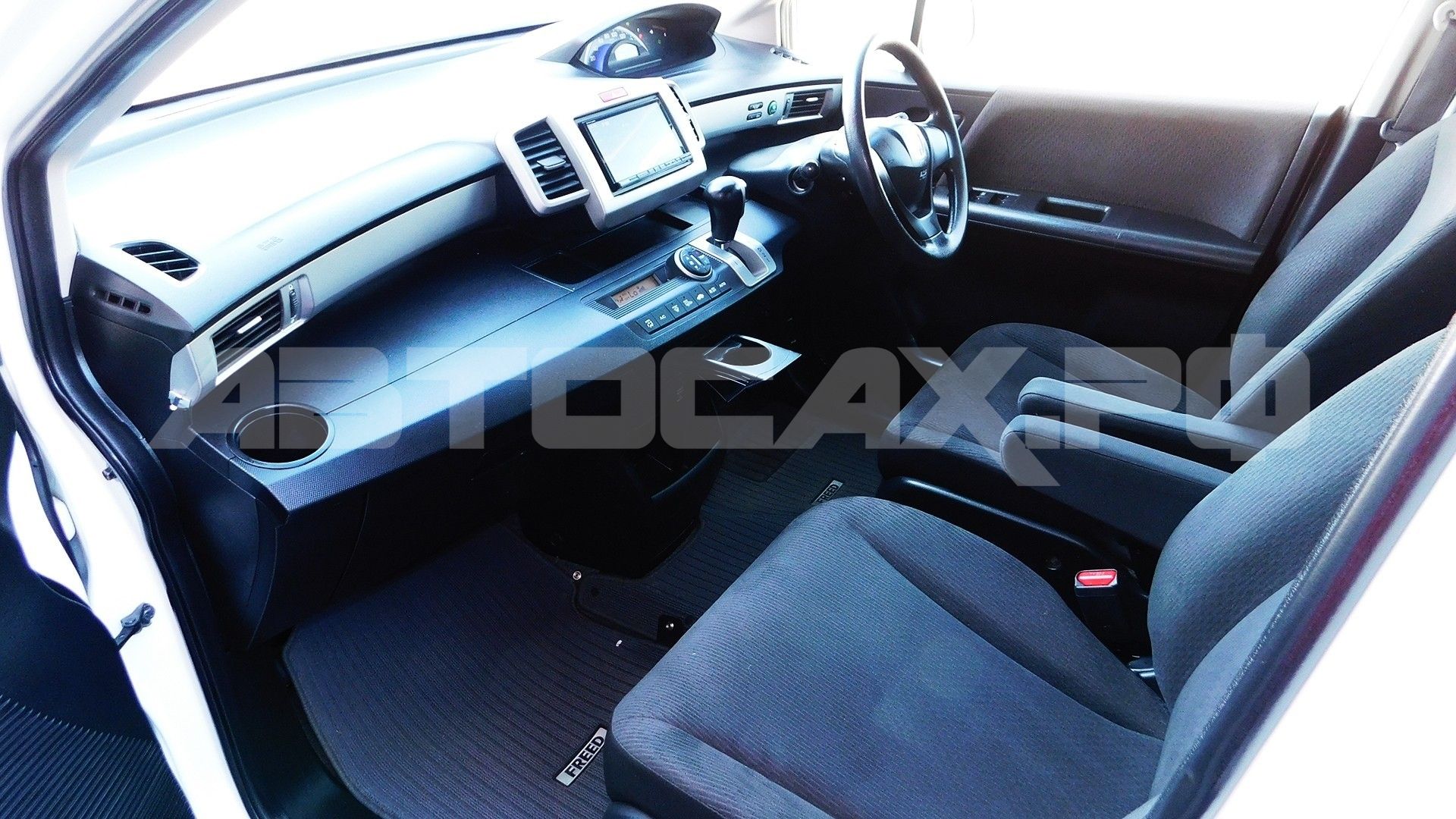 Honda Freed 2016, Минивэн — фото 14