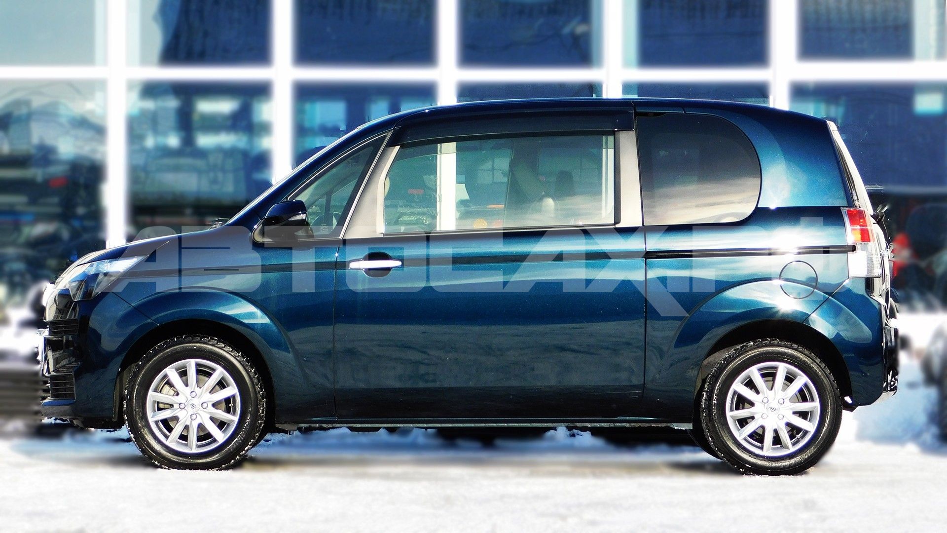 Toyota Spade 2016, Хэтчбек — фото 3
