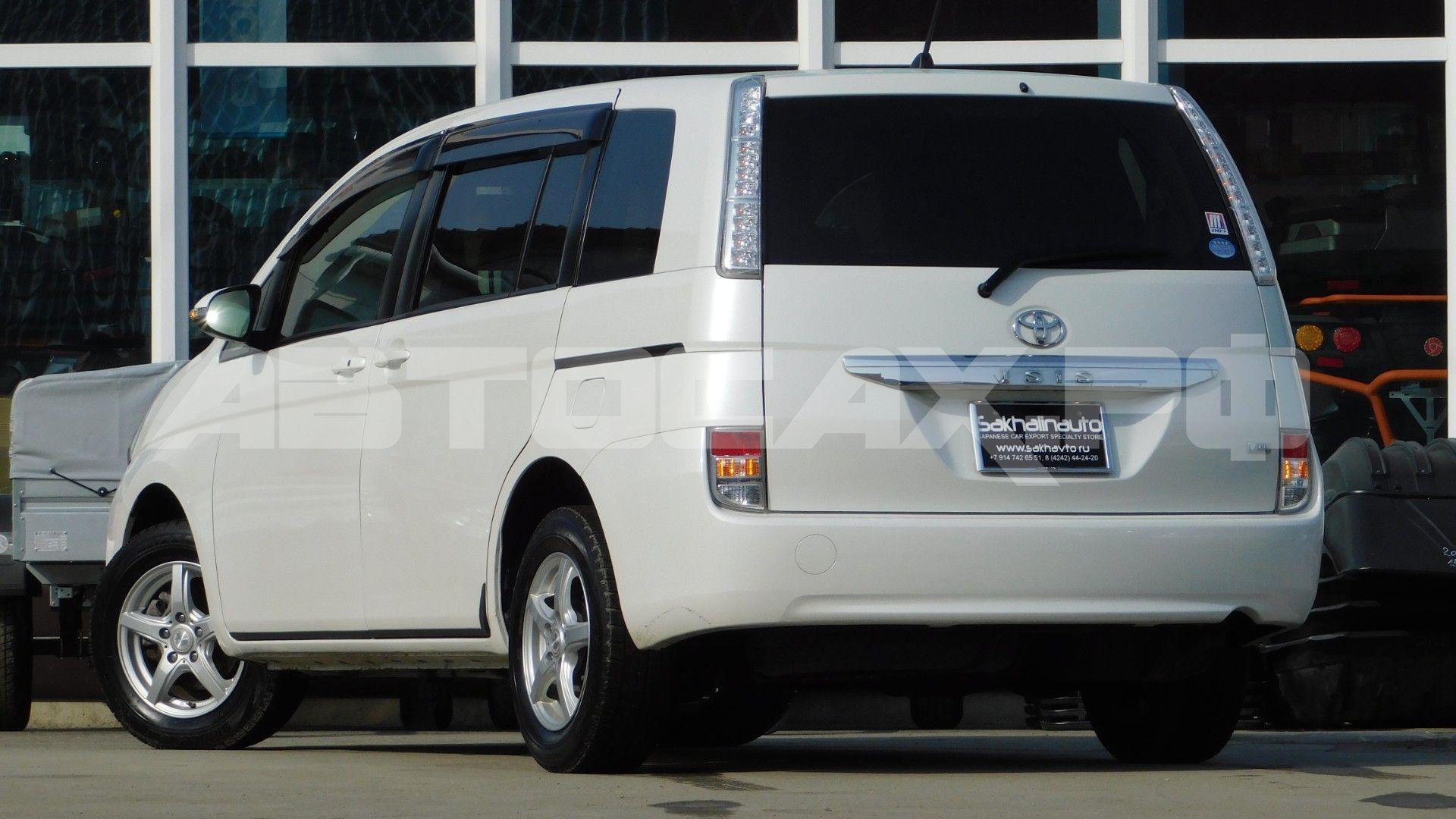 Toyota Isis 2017, Минивэн — фото 4