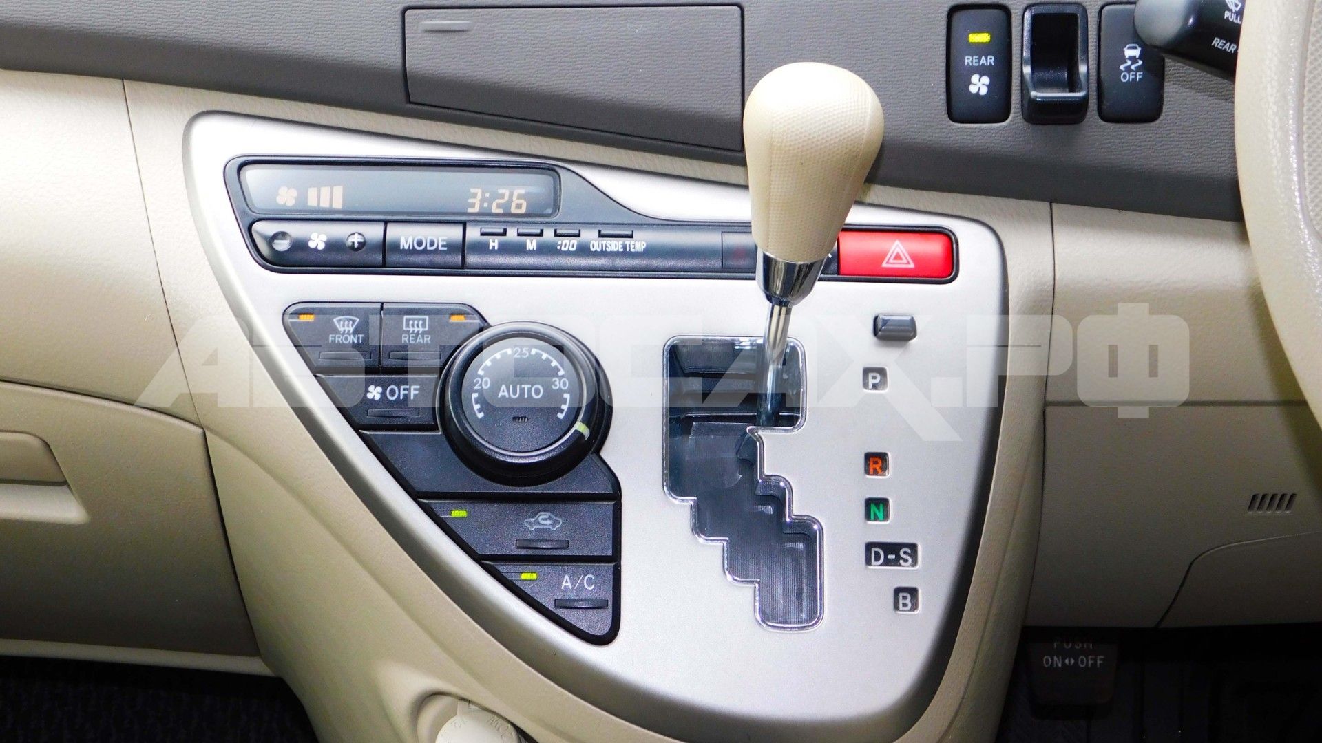 Toyota Isis 2015, Минивэн — фото 30