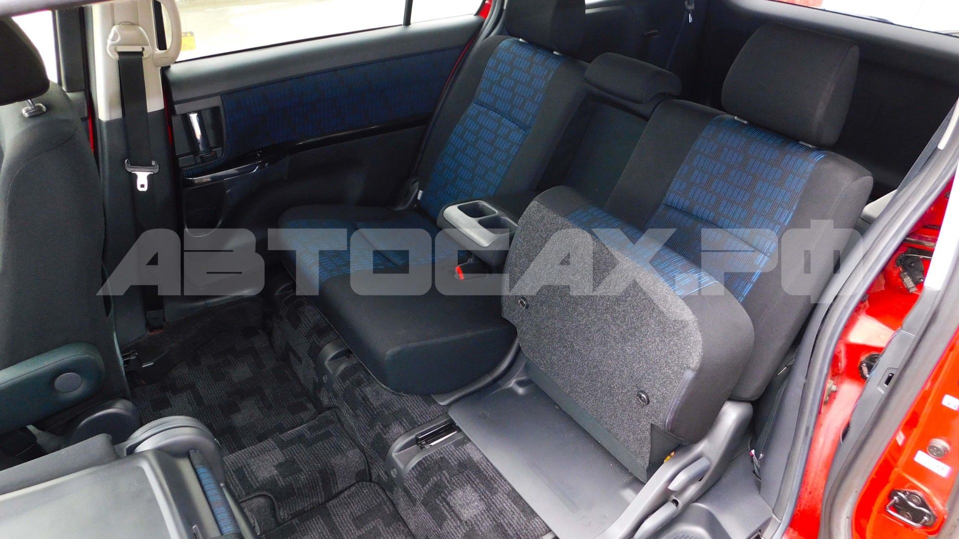 Toyota Isis 2016, Минивэн — фото 20