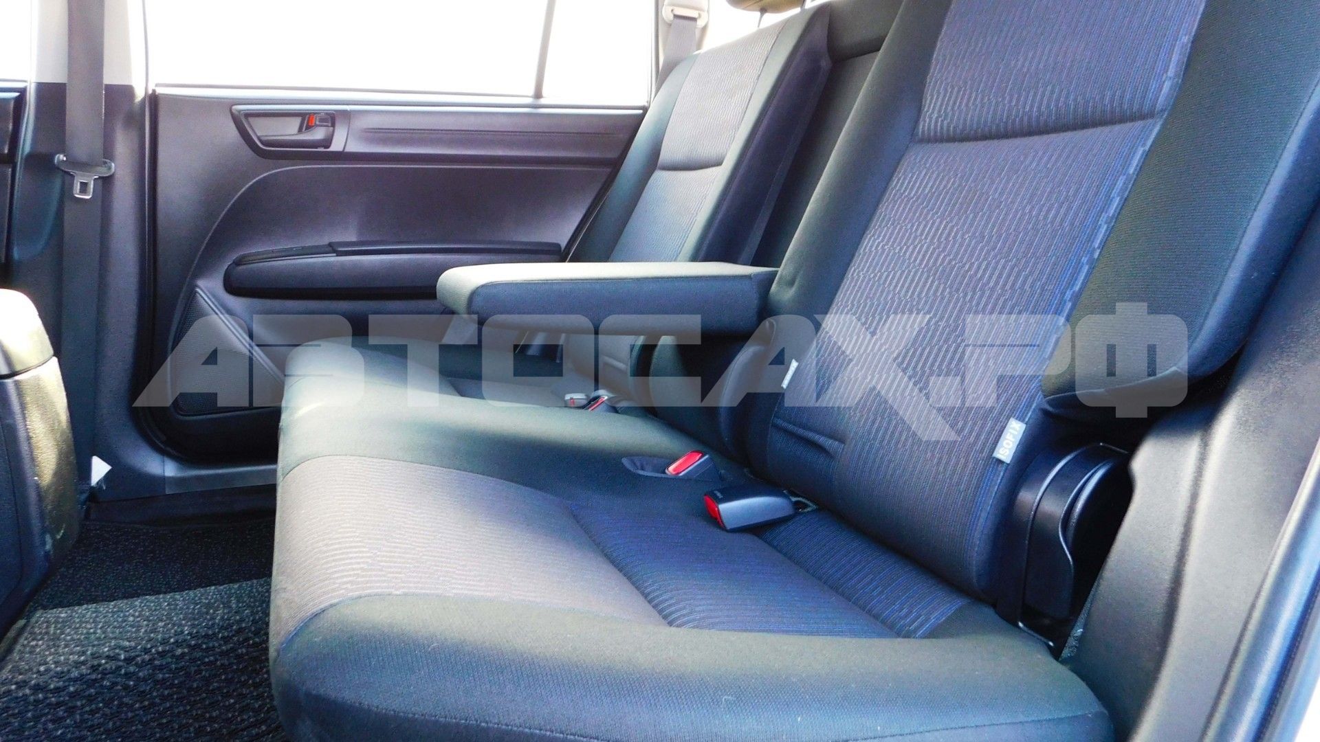 Toyota Corolla Fielder 2017, Универсал — фото 19