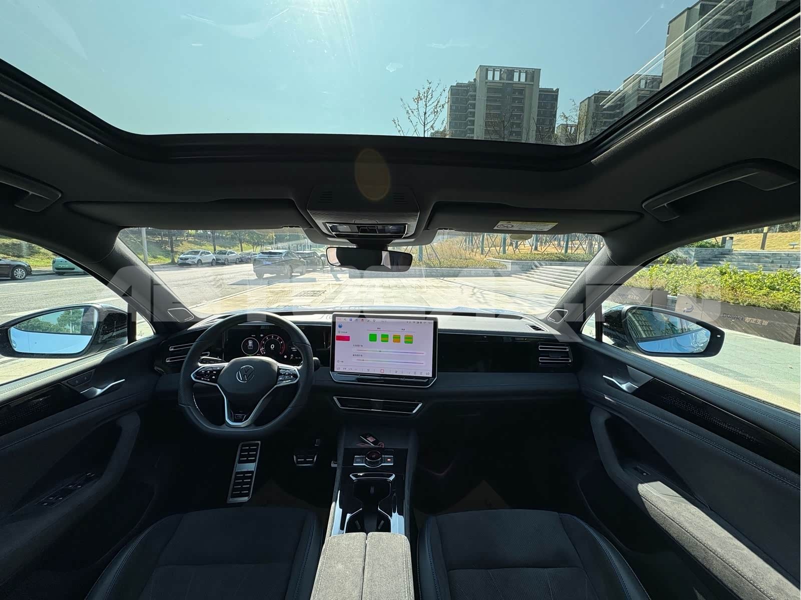 Volkswagen Tiguan L 2024, Кроссовер — фото 9
