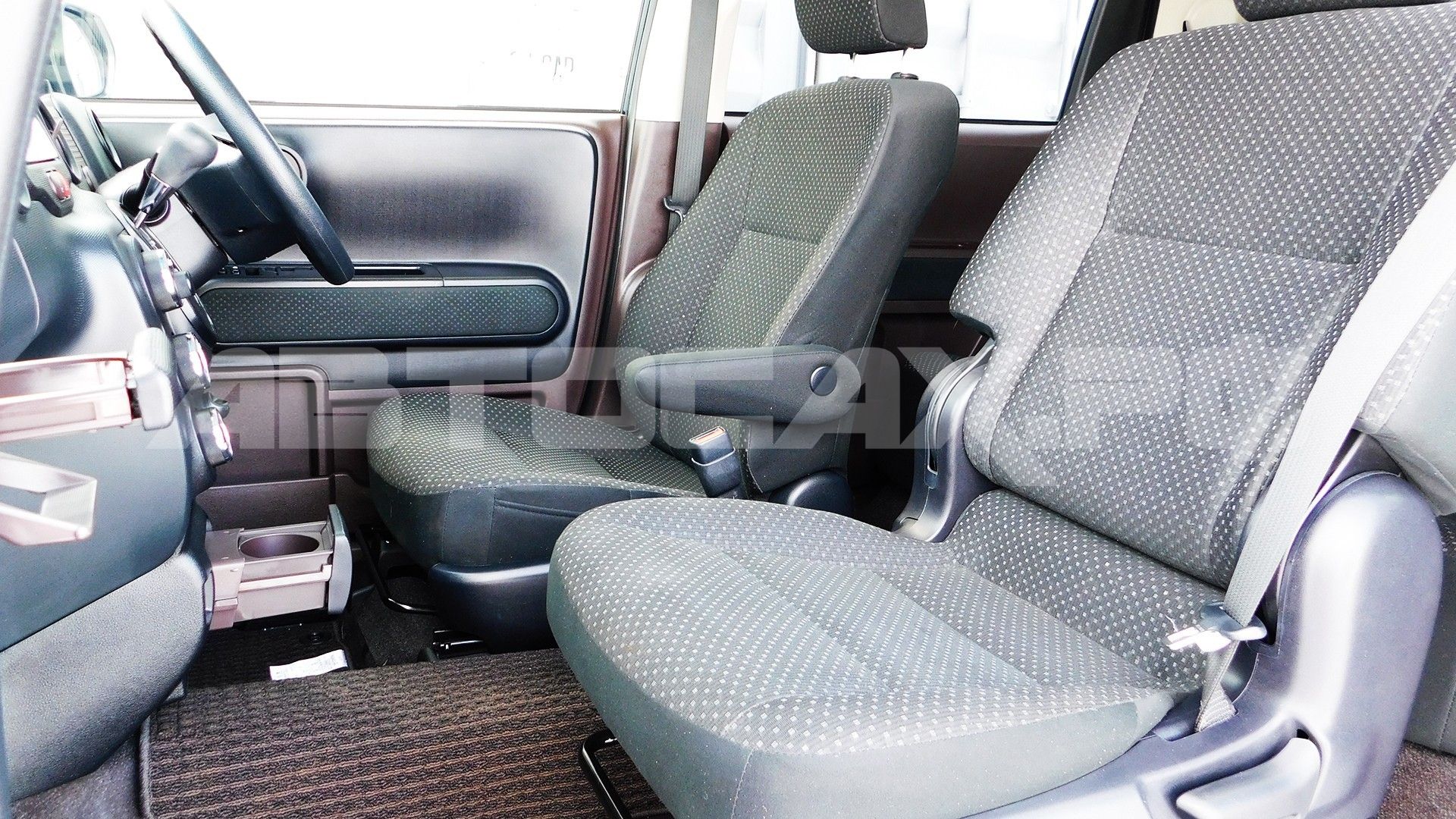 Toyota Spade 2016, Хэтчбек — фото 13