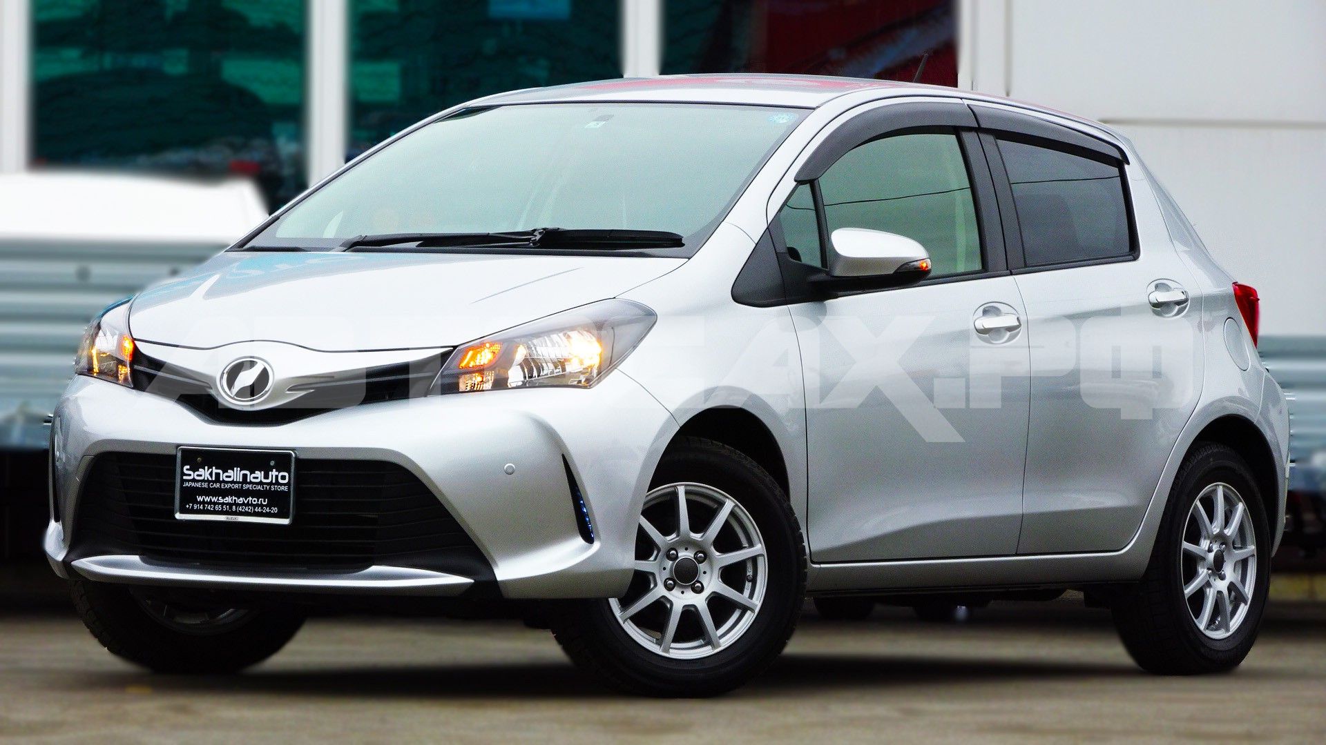 Toyota Vitz 2015, Хэтчбек — фото 2