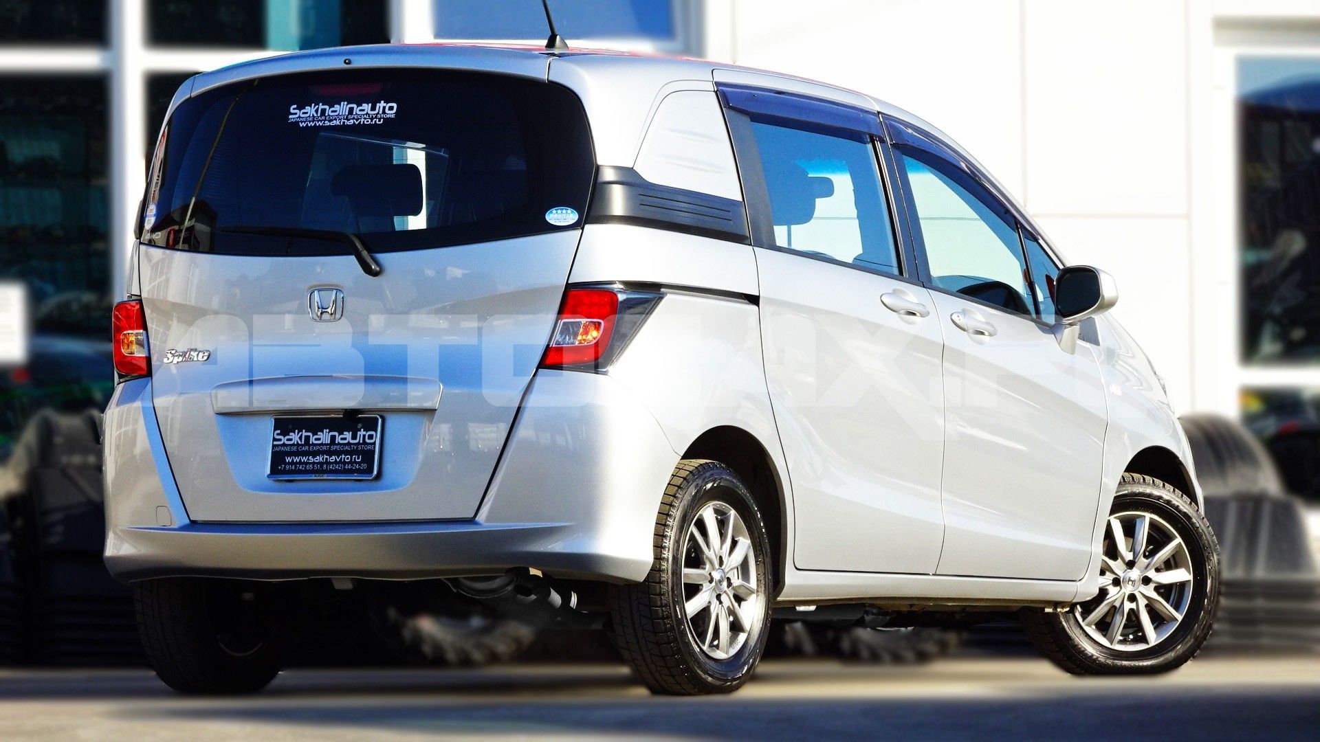 Honda Freed Spike 2015, Минивэн — фото 3