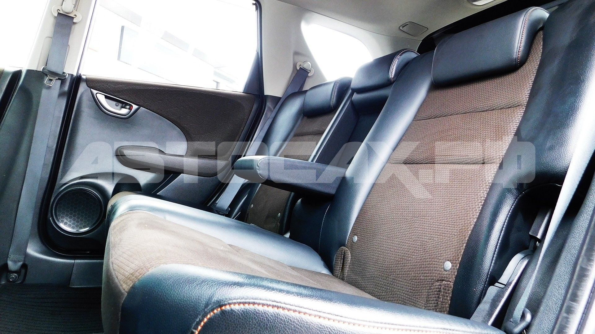 Honda Fit Shuttle 2015, Универсал — фото 20