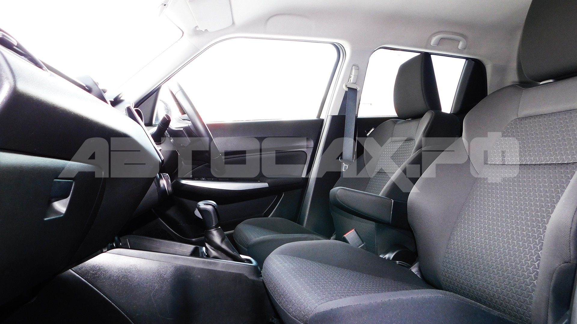 Suzuki Swift 2022, Хэтчбек — фото 12