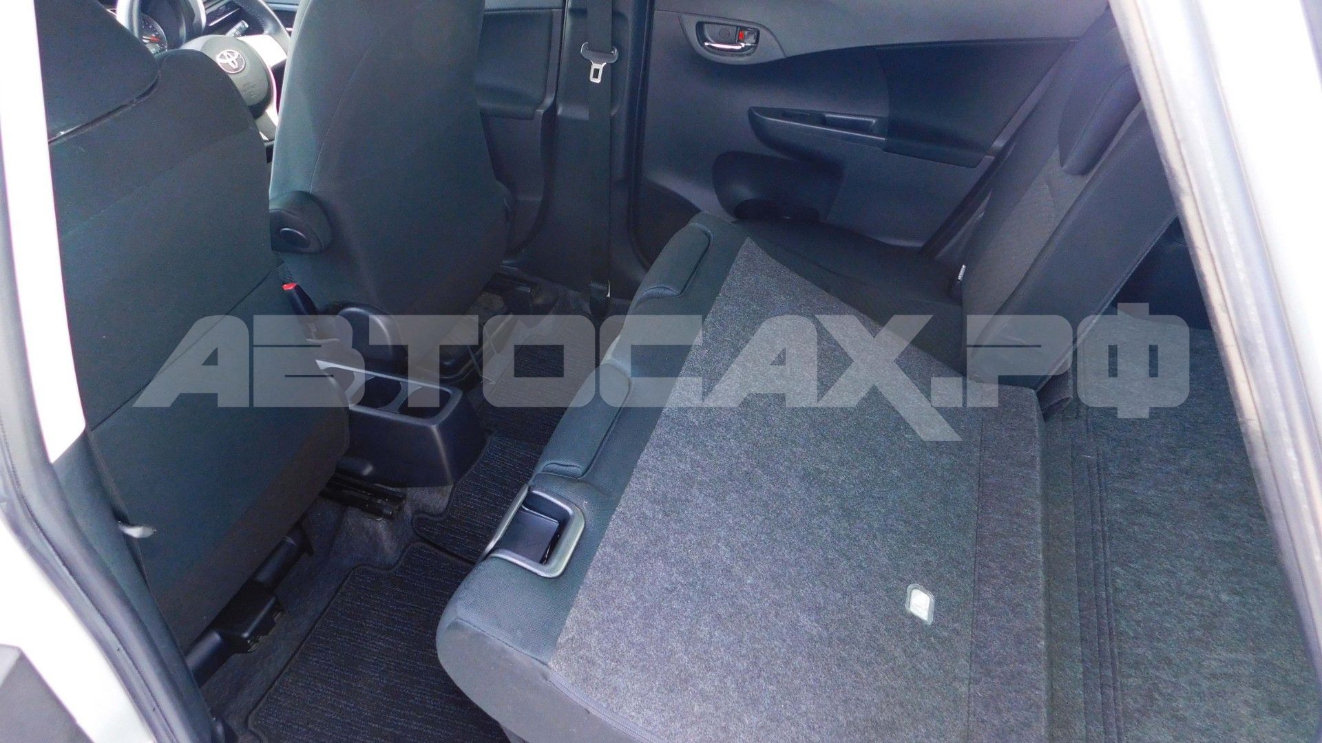 Toyota Ractis 2015, Хэтчбек — фото 20