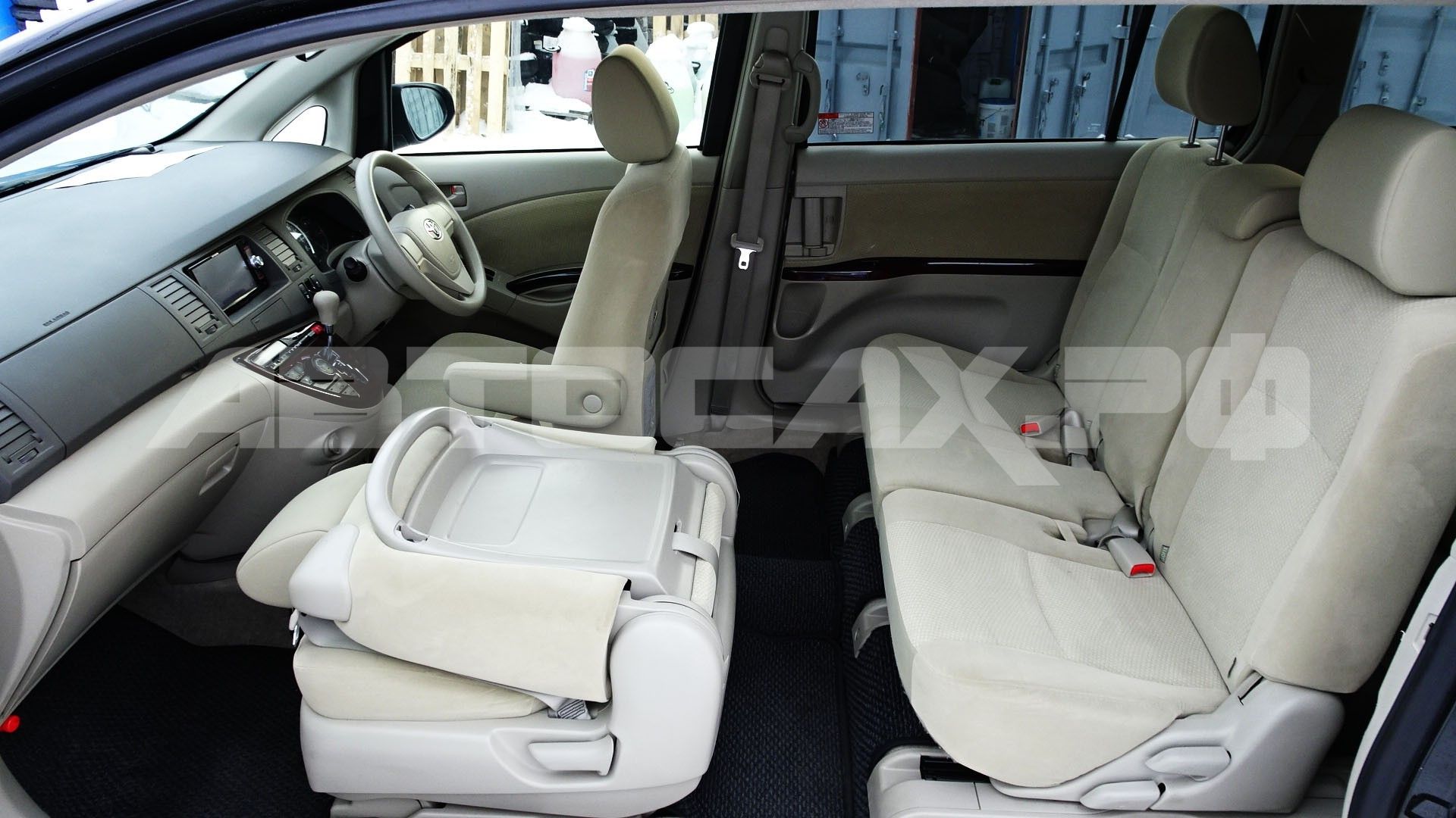 Toyota Isis 2016, Минивэн — фото 10