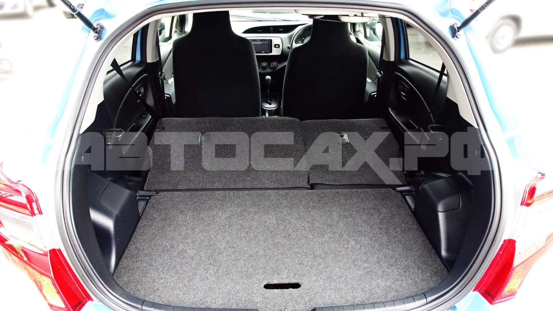 Toyota Vitz 2016, Хэтчбек — фото 18