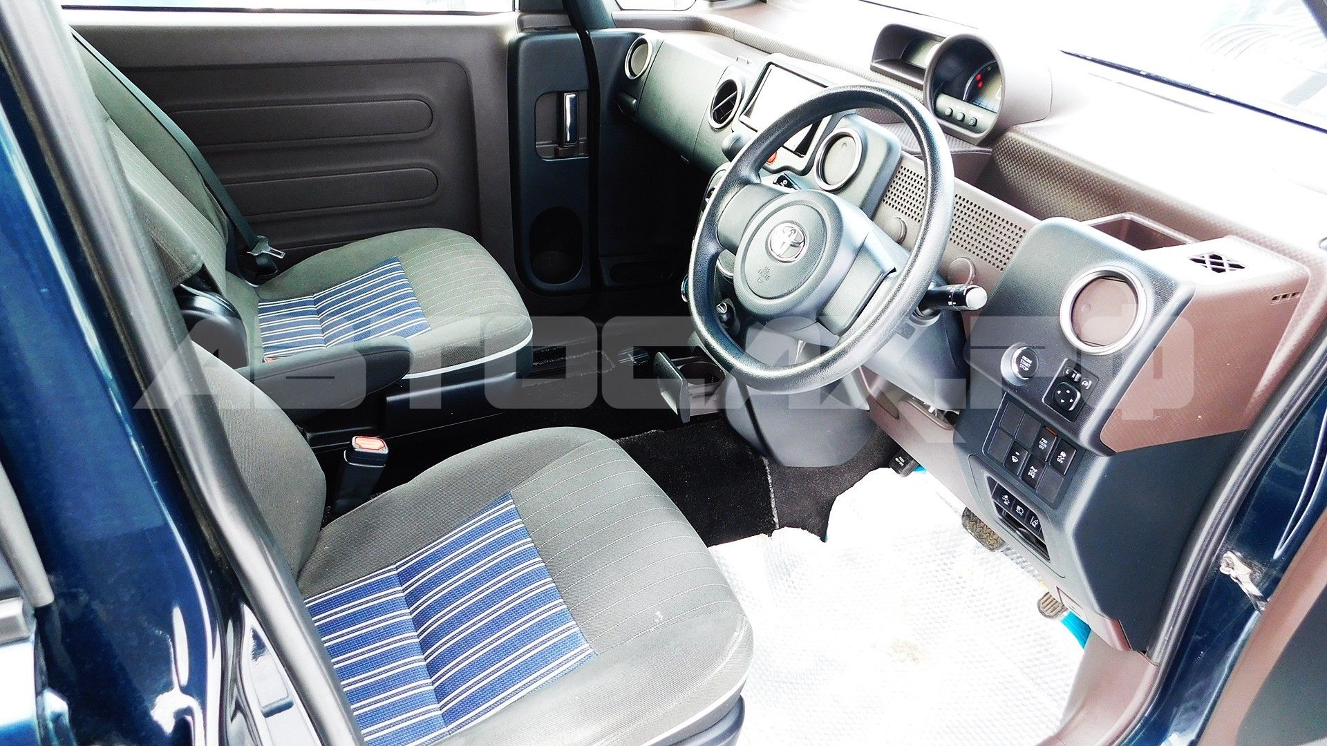Toyota Spade 2018, Хэтчбек — фото 9