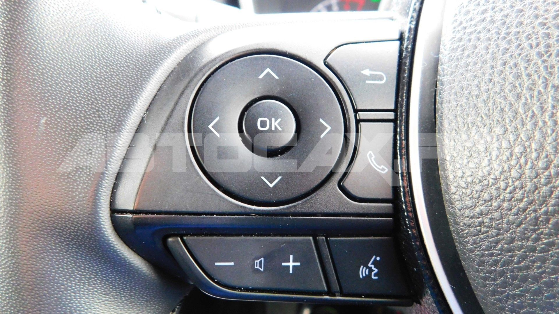 Toyota Corolla Touring 2020, Универсал — фото 29
