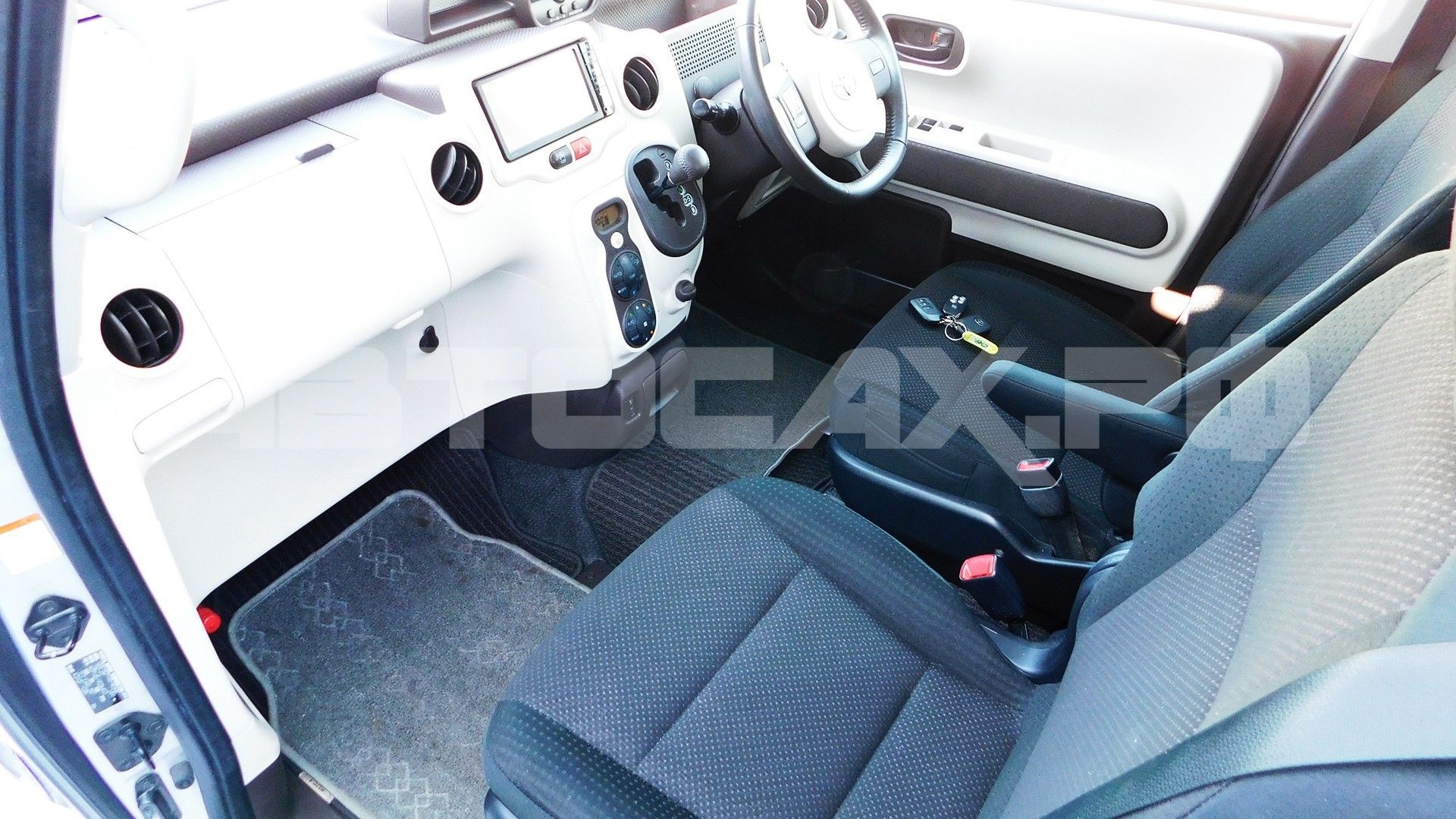 Toyota Porte 2018, Хэтчбек — фото 8