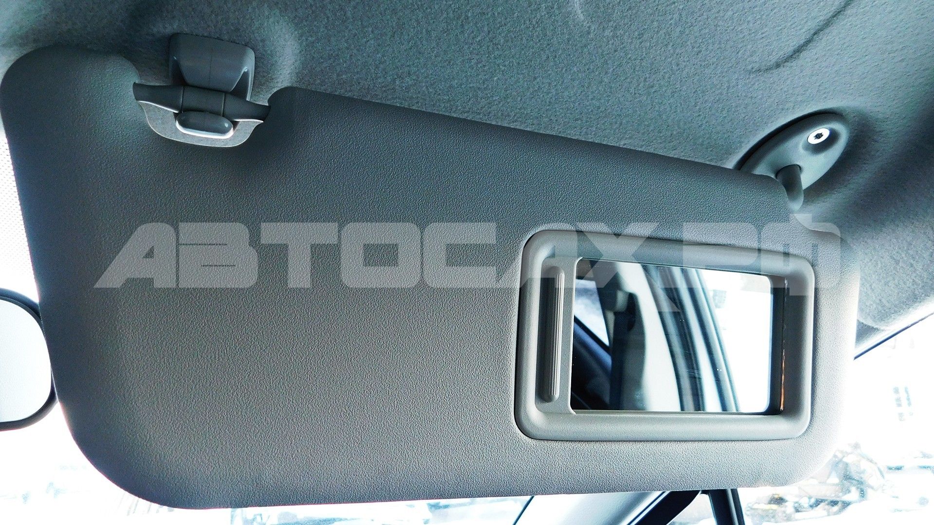 Toyota Vitz 2017, Хэтчбек — фото 29