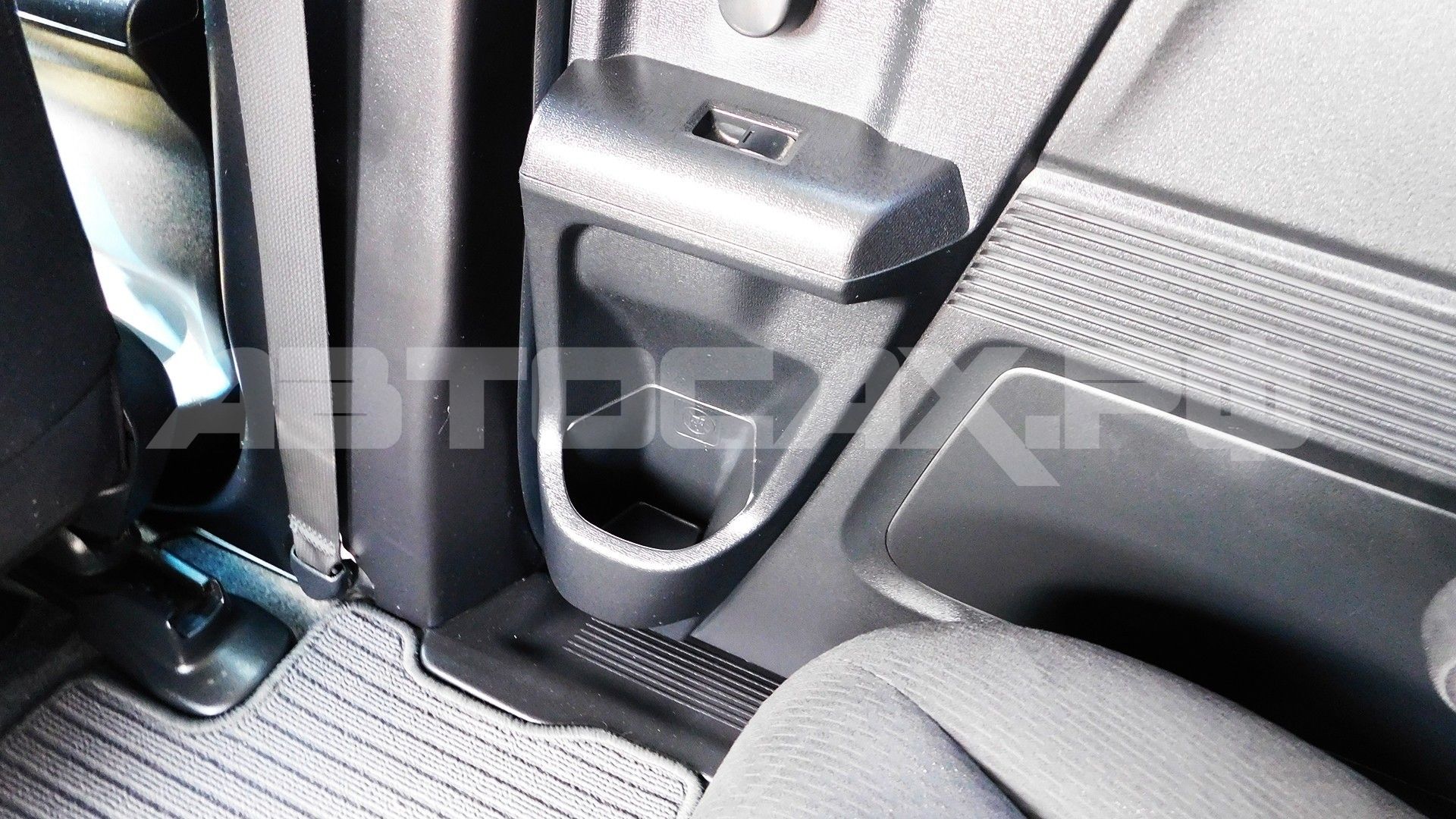 Honda Fit Shuttle 2015, Универсал — фото 33