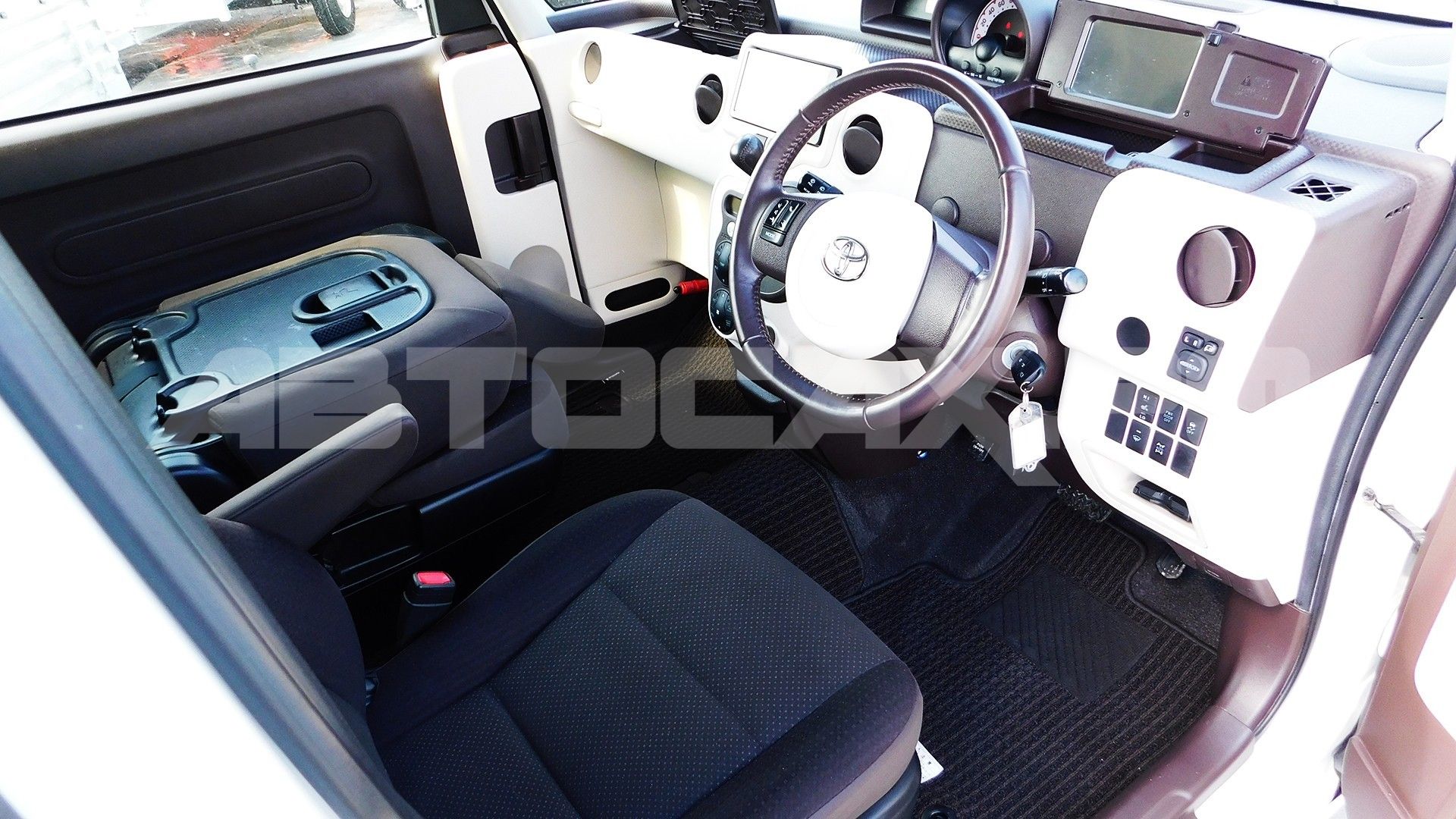 Toyota Spade 2017, Хэтчбек — фото 9