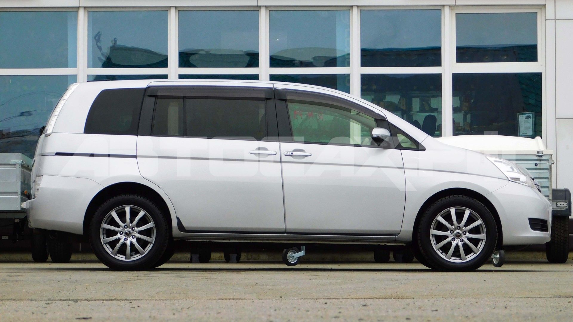 Toyota Isis 2015, Минивэн — фото 4