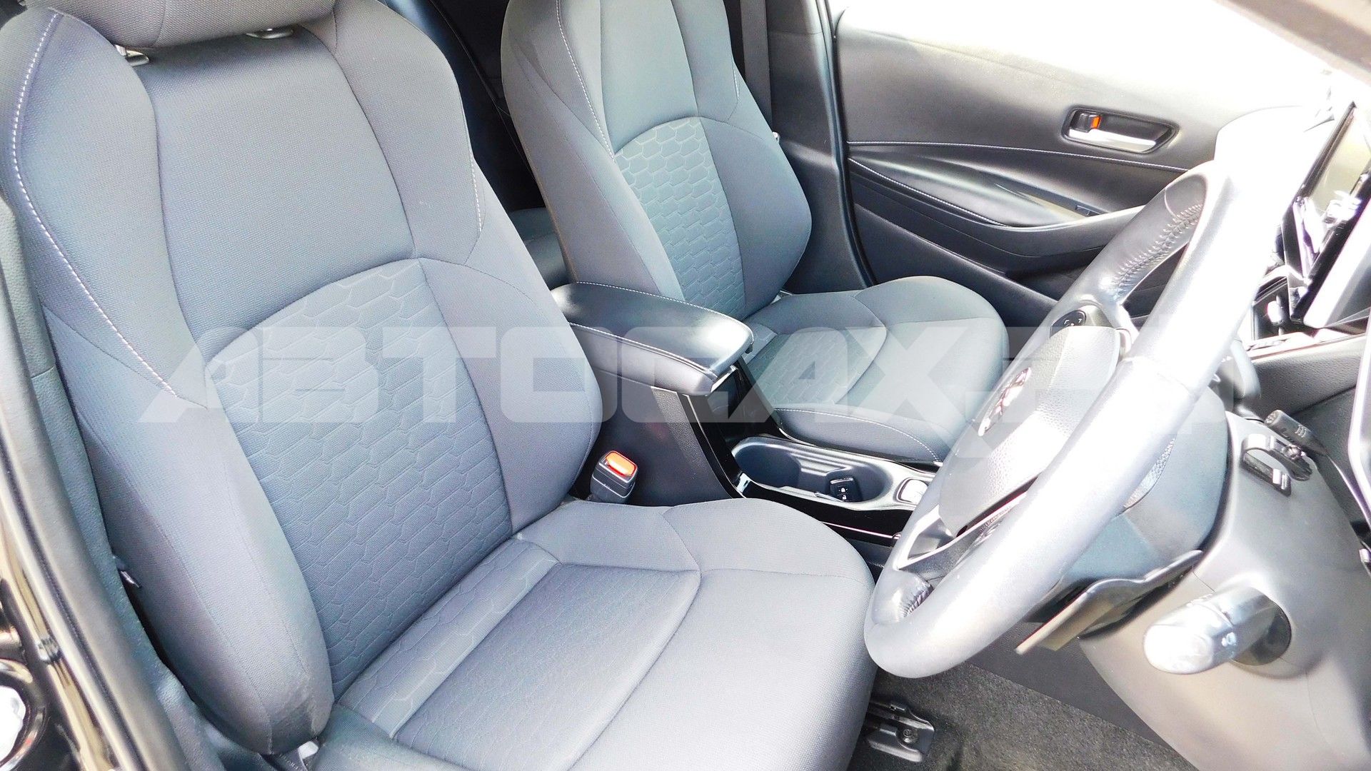 Toyota Corolla Sport 2022, Хэтчбек — фото 11