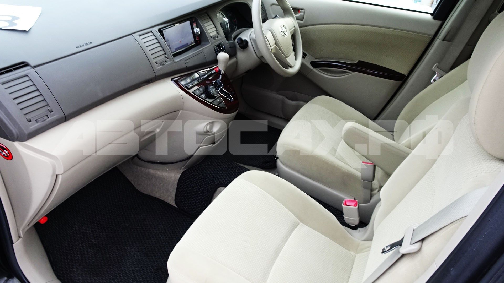 Toyota Isis 2016, Минивэн — фото 8