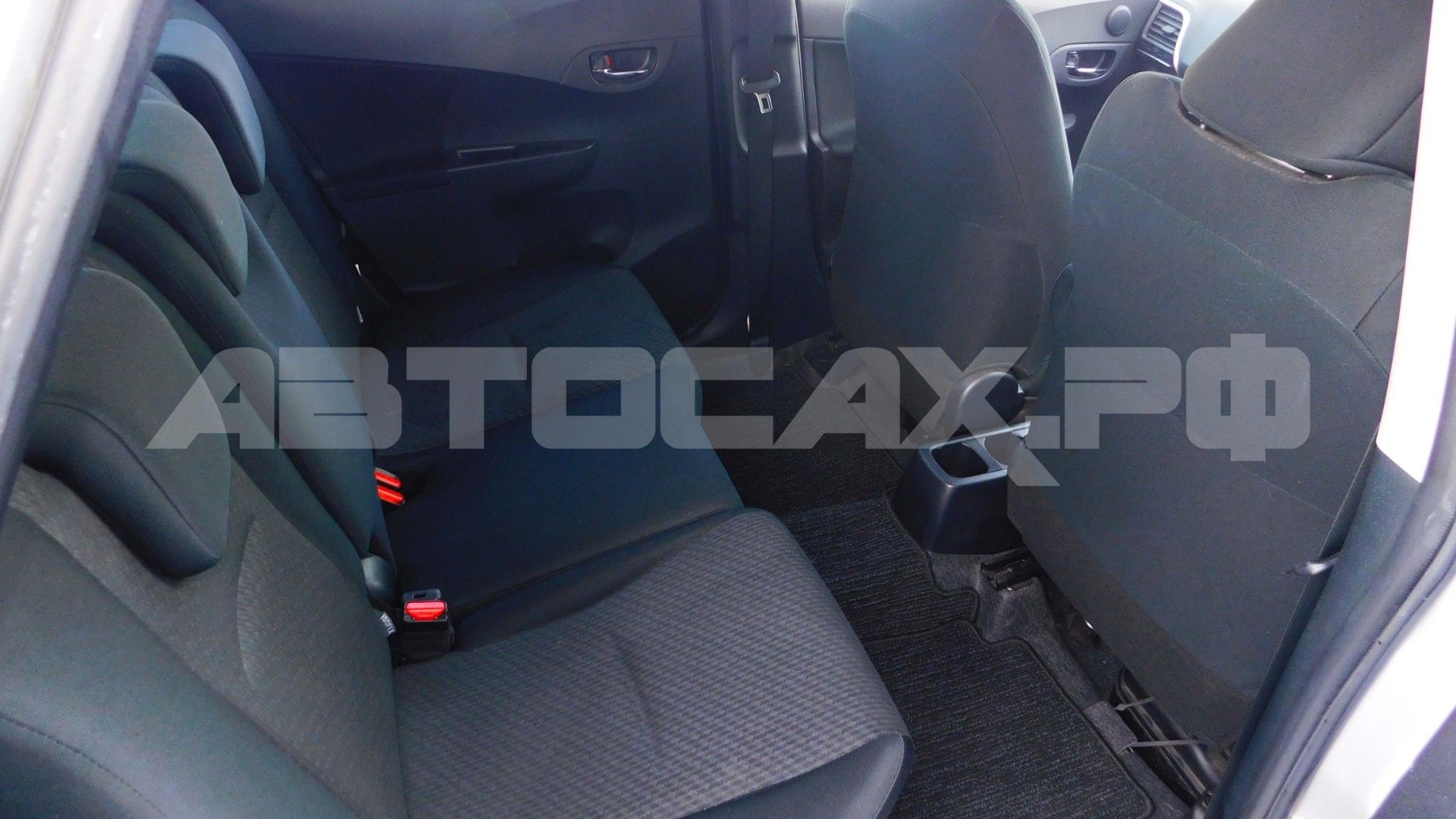 Toyota Ractis 2015, Хэтчбек — фото 23