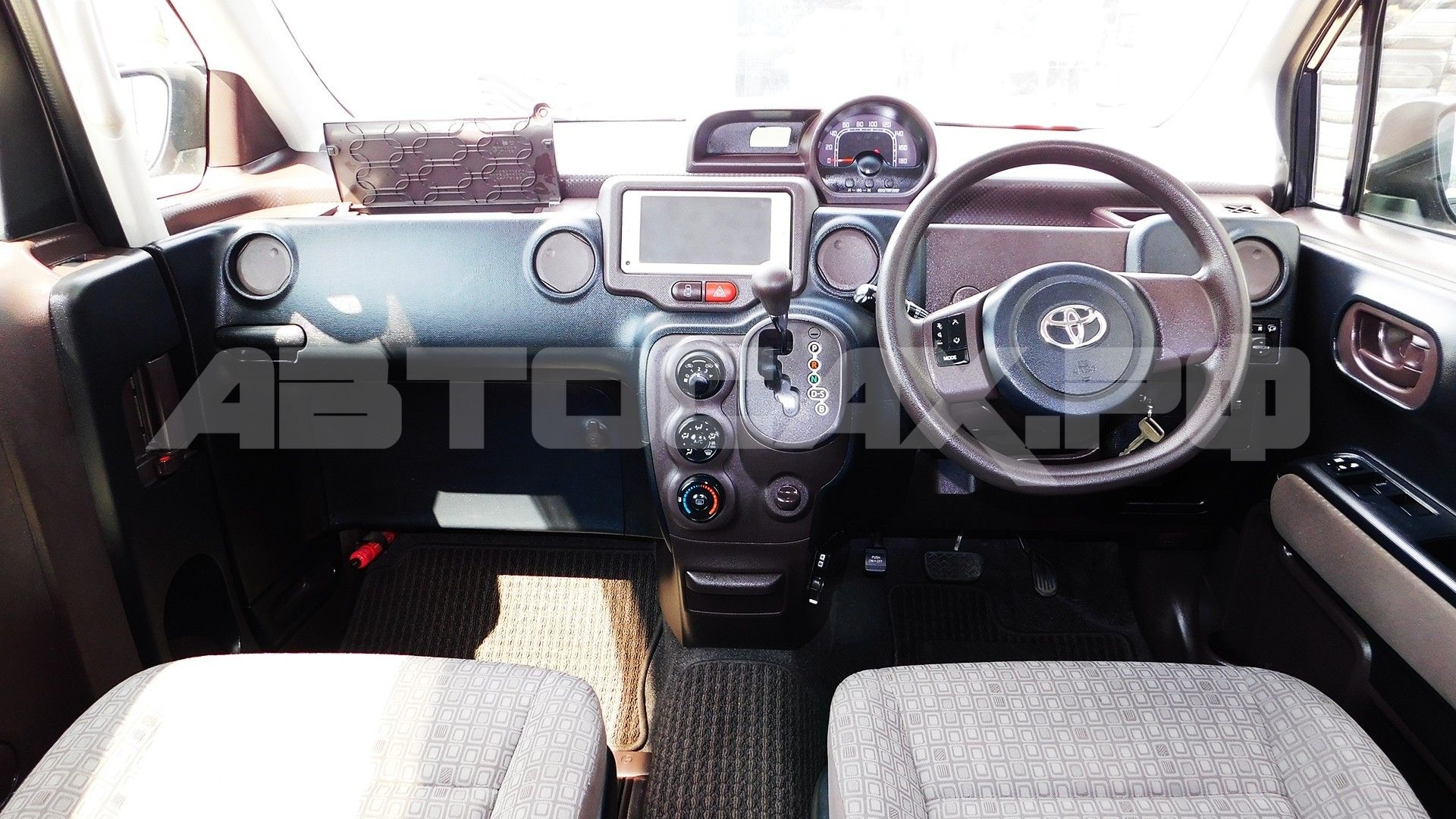 Toyota Spade 2015, Хэтчбек — фото 12