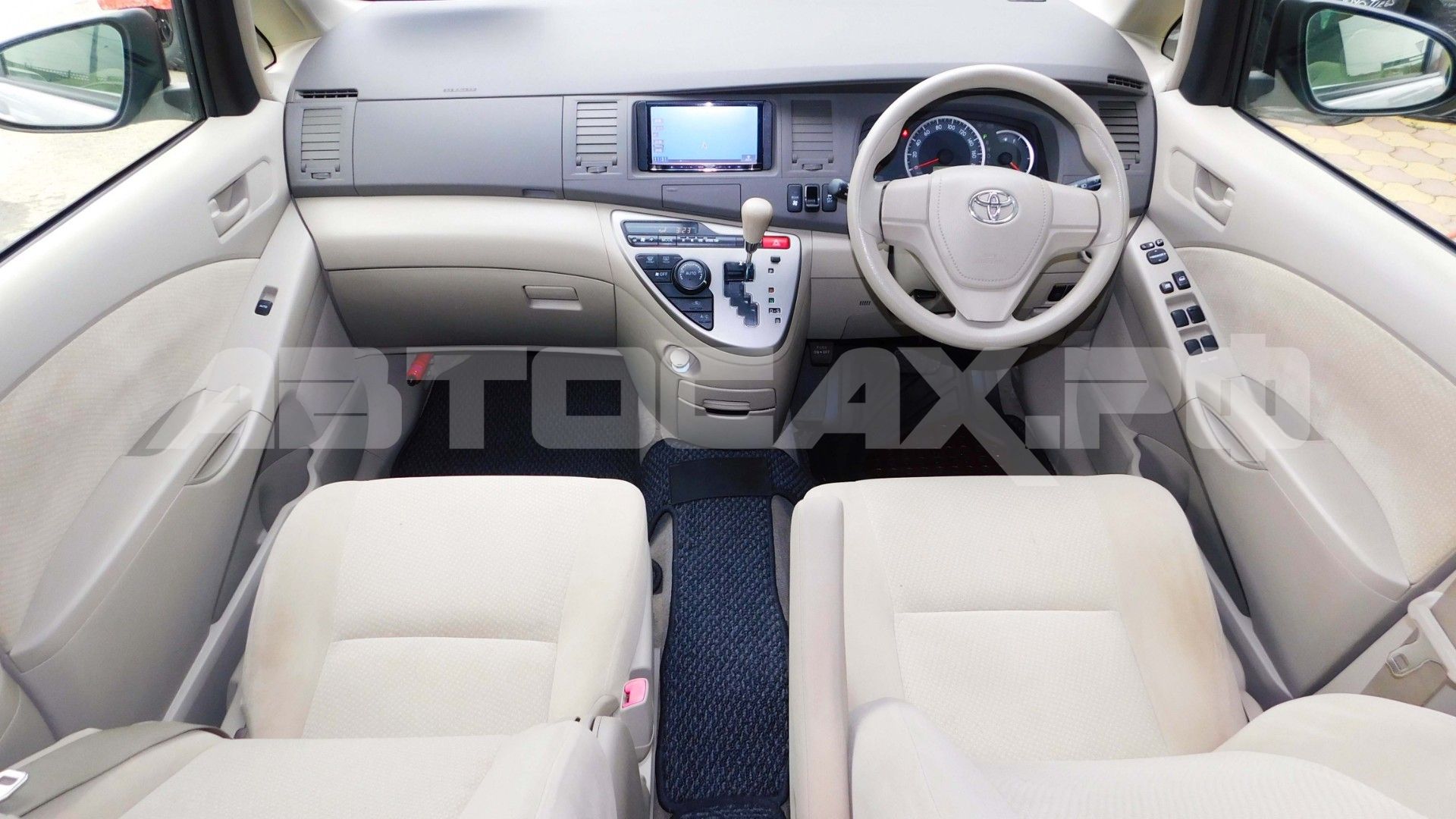 Toyota Isis 2015, Минивэн — фото 11