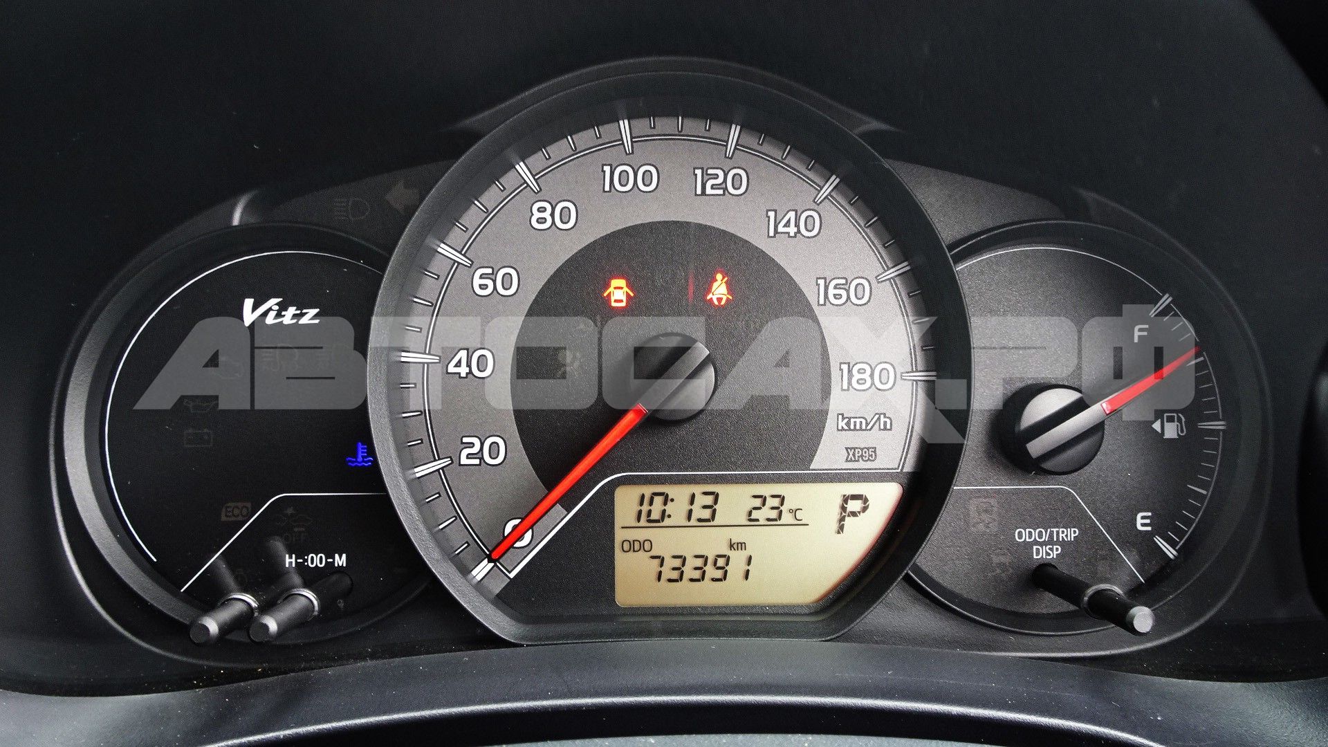 Toyota Vitz 2016, Хэтчбек — фото 23