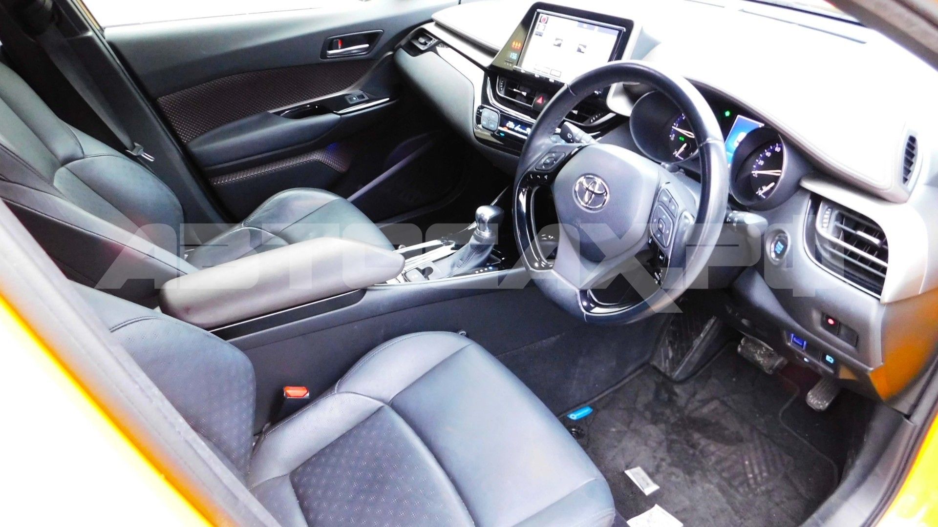 Toyota C-HR — фото 12