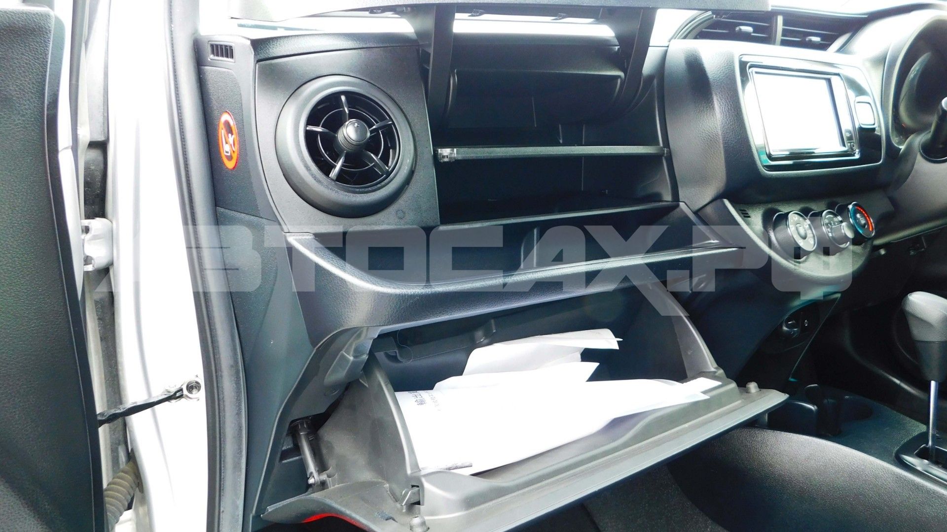 Toyota Vitz 2019, Хэтчбек — фото 14