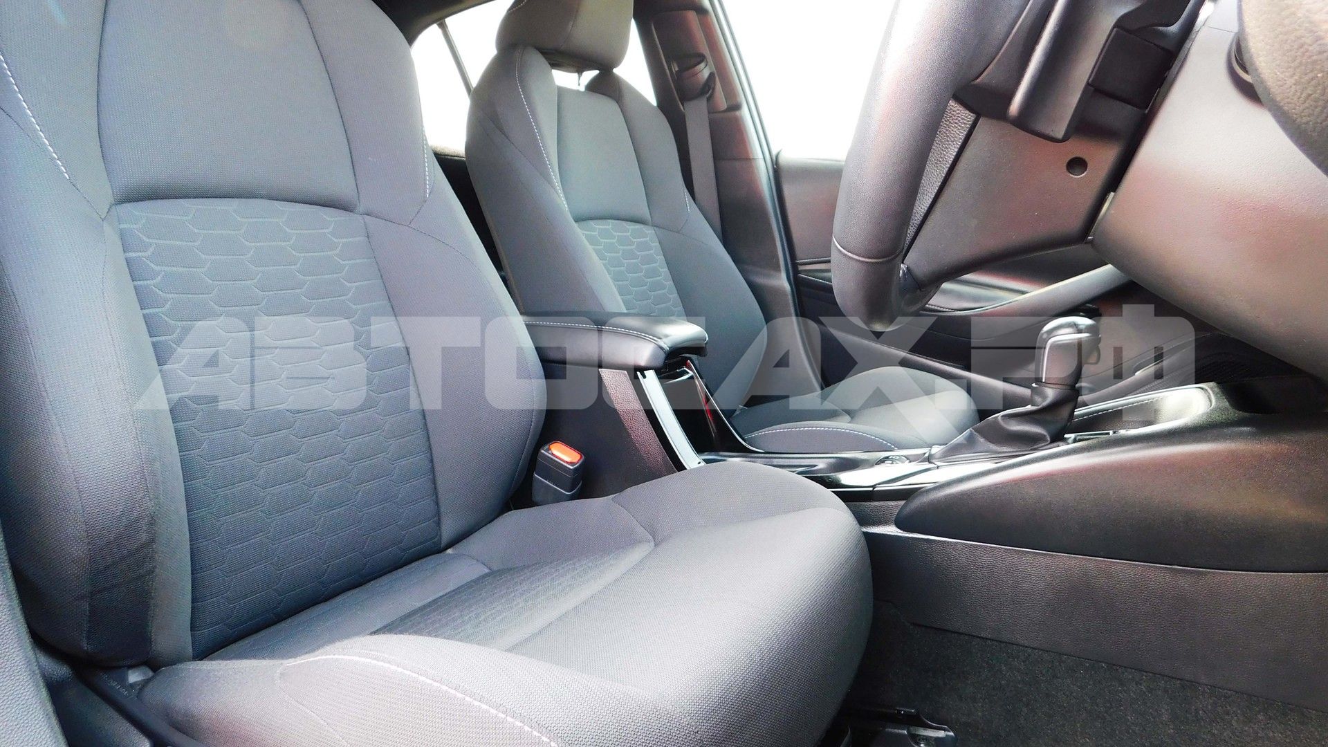 Toyota Corolla Sport 2022, Хэтчбек — фото 10