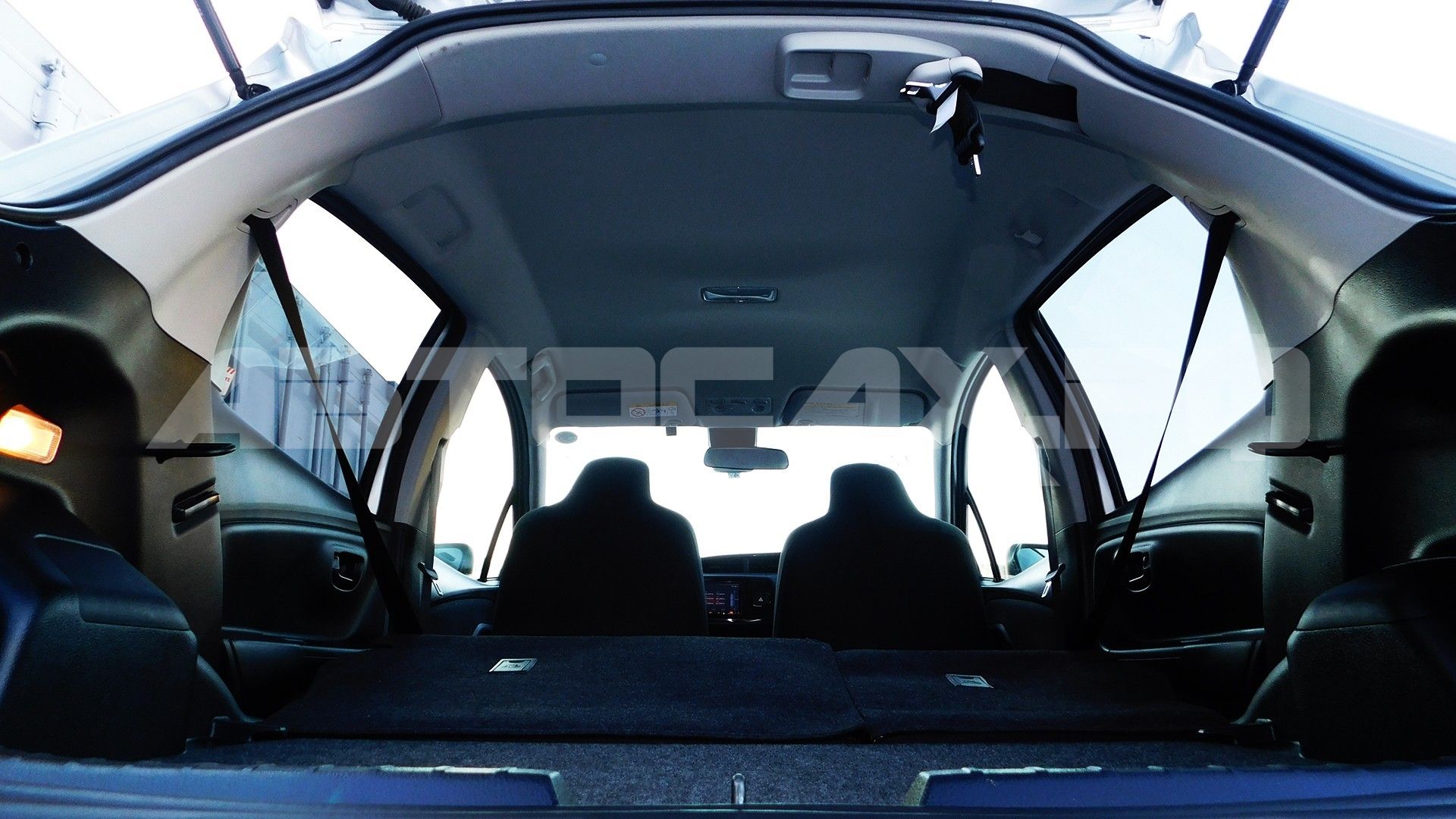 Toyota Vitz 2017, Хэтчбек — фото 20