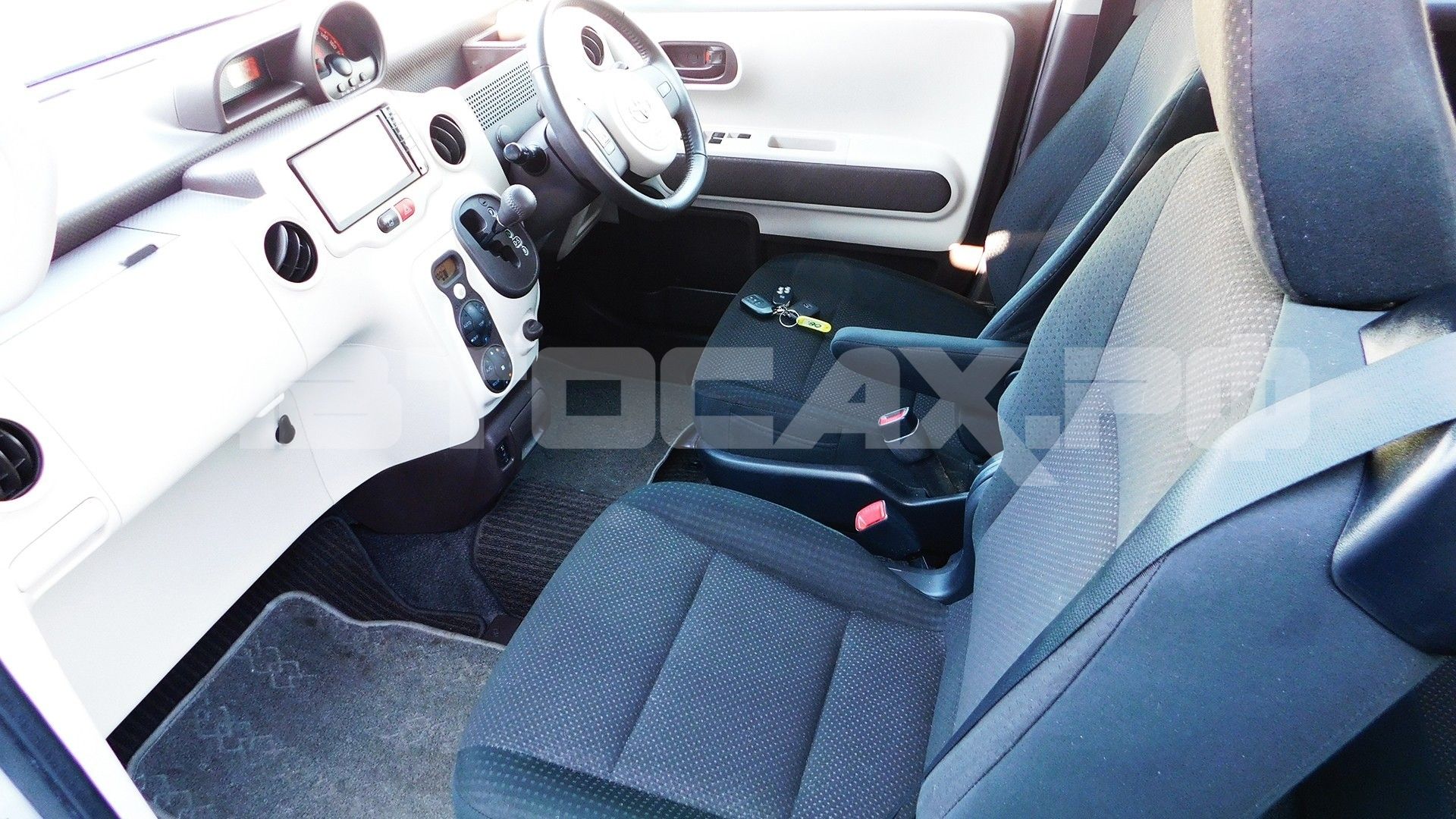 Toyota Porte 2018, Хэтчбек — фото 9