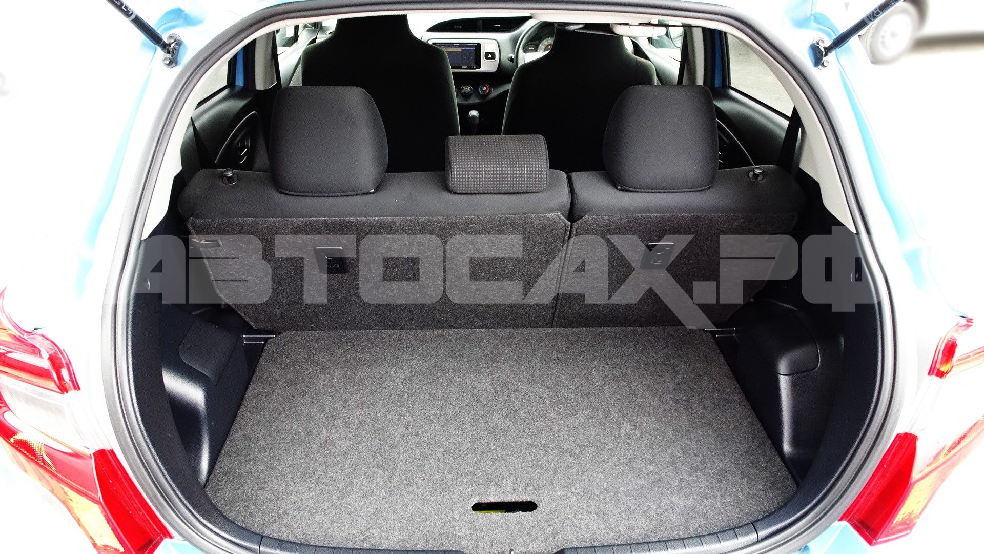 Toyota Vitz 2016, Хэтчбек — фото 17