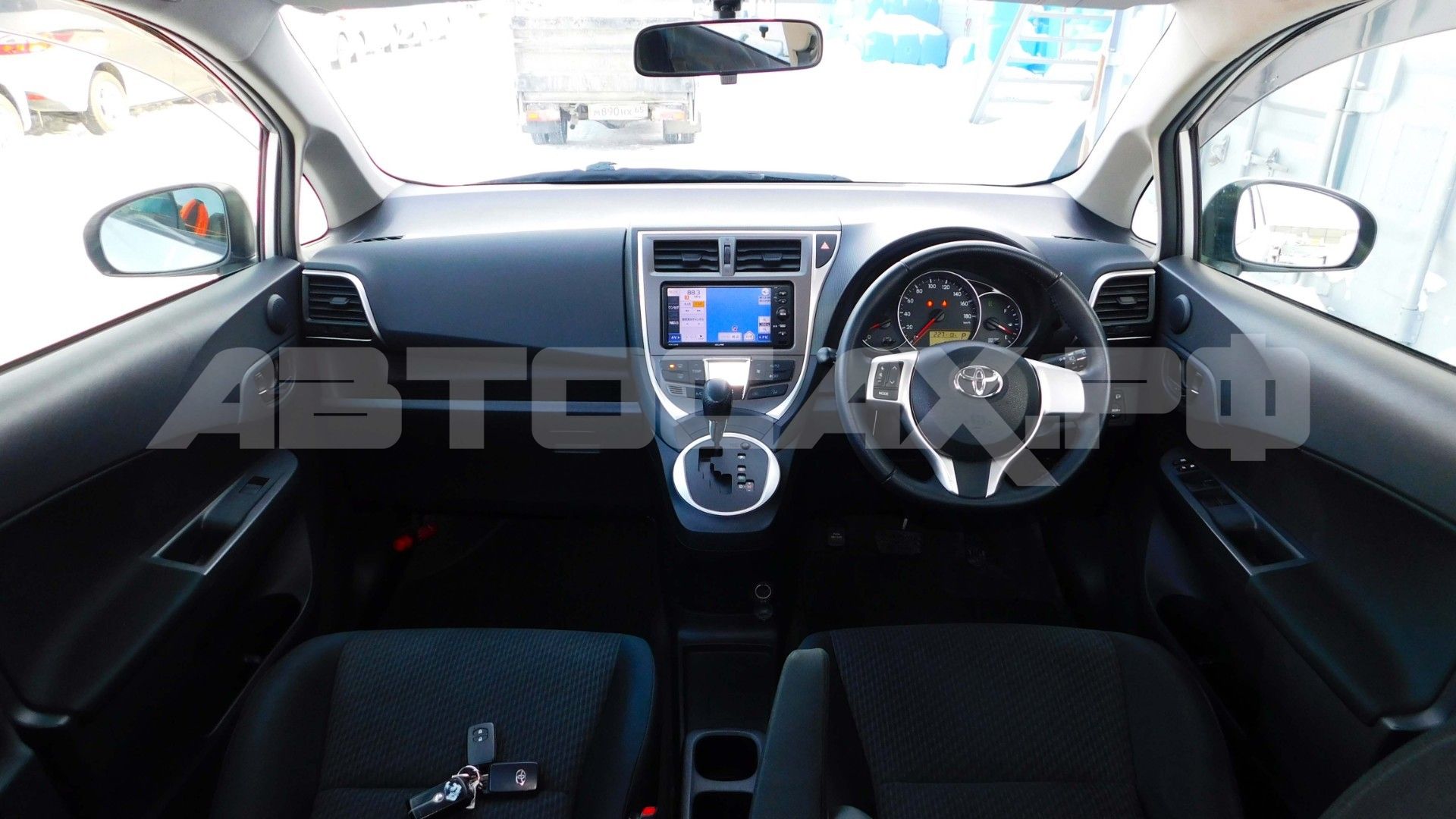 Toyota Ractis 2015, Хэтчбек — фото 14