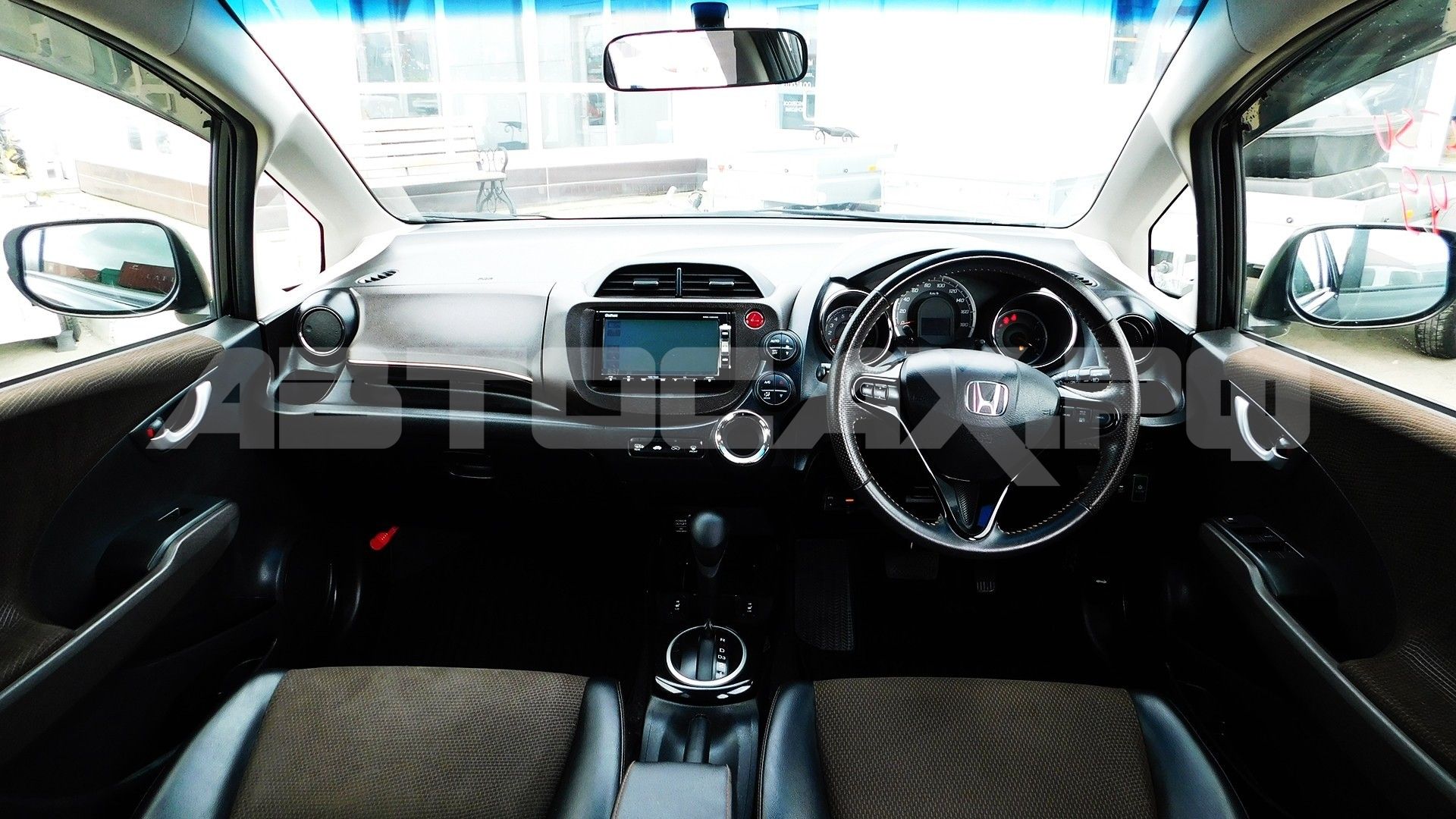 Honda Fit Shuttle 2015, Универсал — фото 13