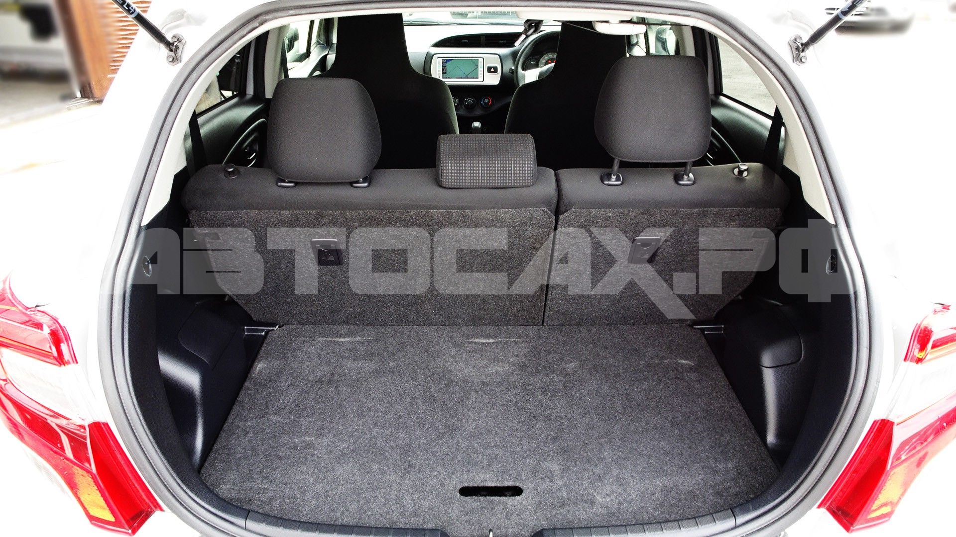 Toyota Vitz 2015, Хэтчбек — фото 18