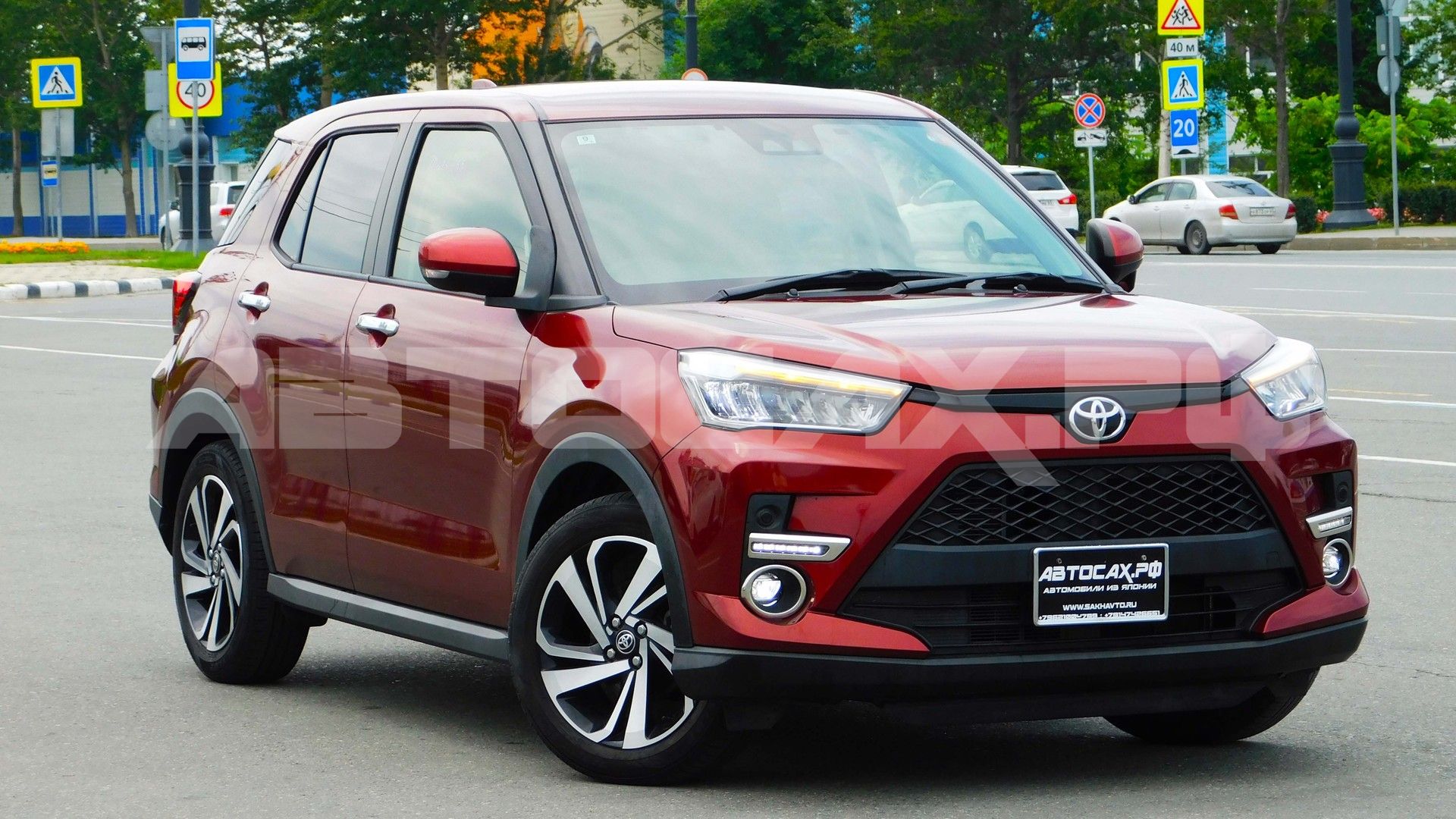 Toyota Raize 2023, Кроссовер — авто из Японии