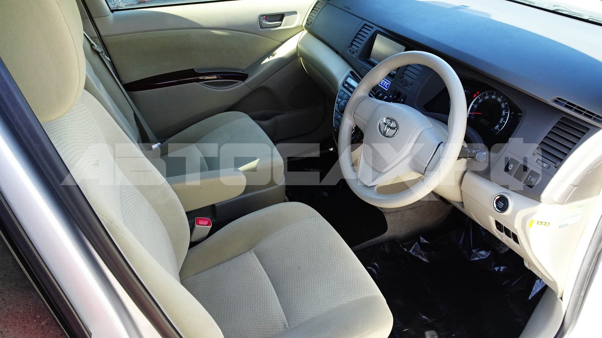 Toyota Isis 2017, Минивэн — фото 9