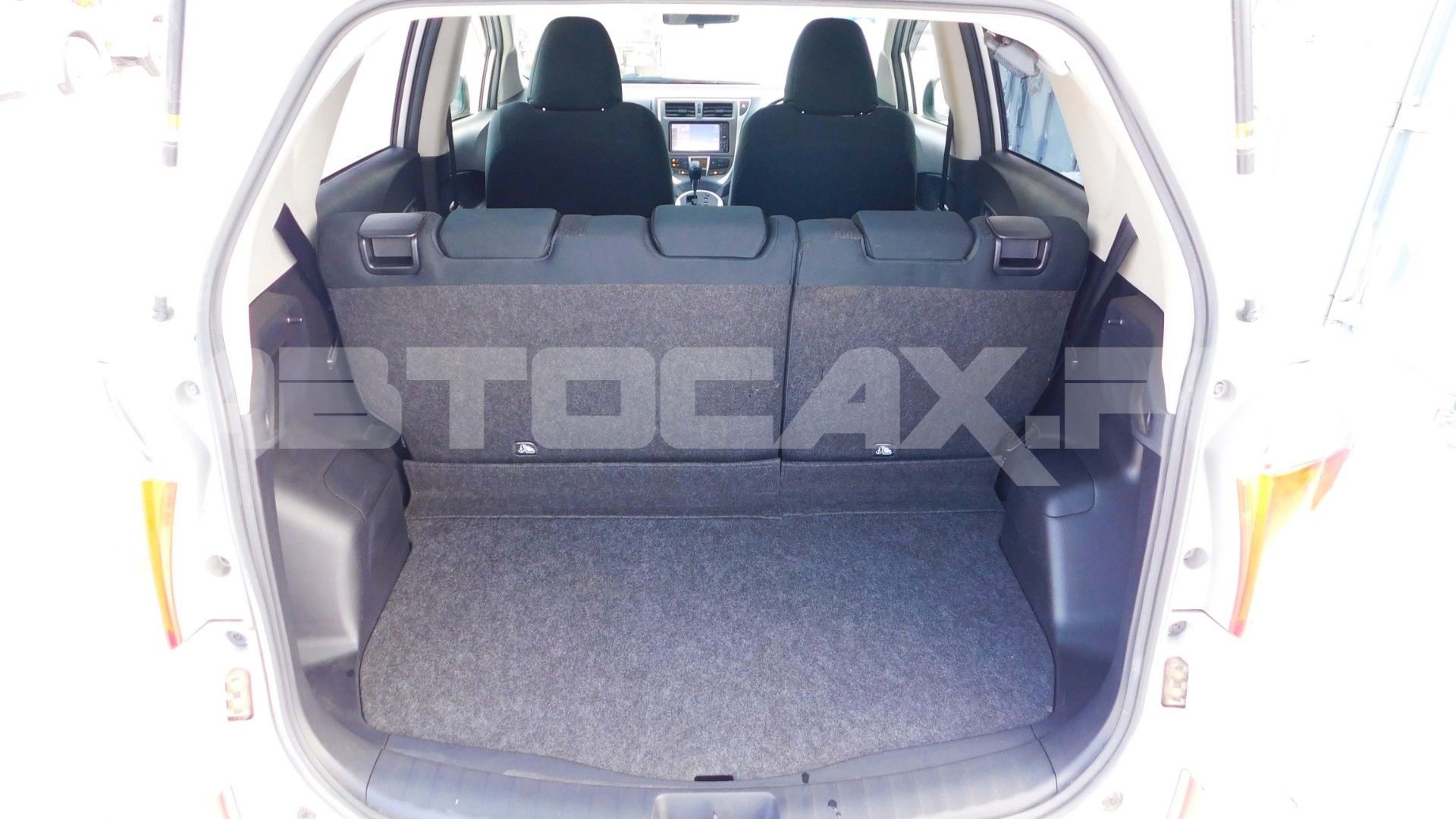 Toyota Ractis 2015, Хэтчбек — фото 25