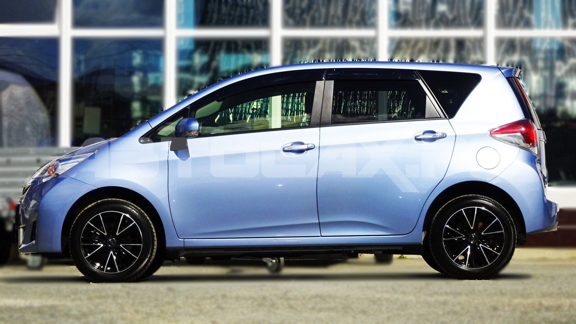 Toyota Ractis 2016, Хэтчбек — фото 4